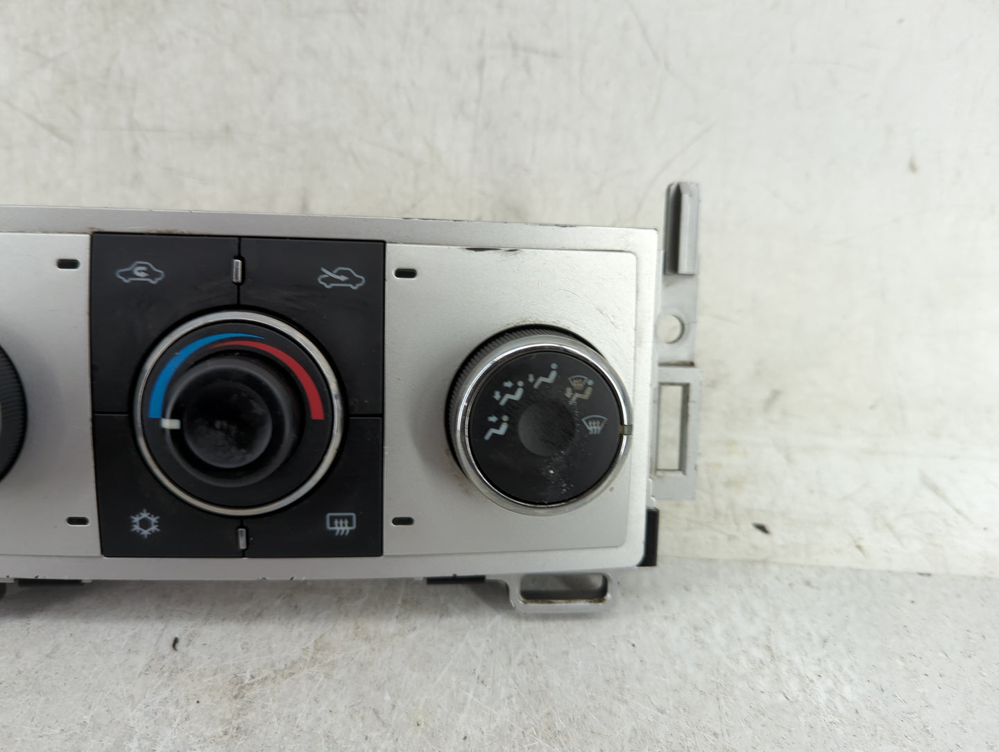 2008-2012 Chevrolet Malibu Climate Control Module Temperature AC/Heater Replacement P/N:28272781 20964036 Fits OEM Used Auto