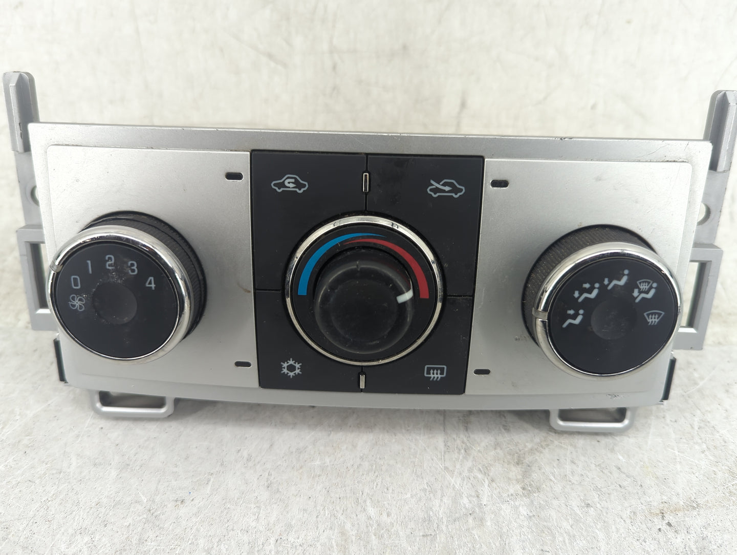 2011 Chevrolet Malibu Climate Control Module Temperature AC/Heater Replacement P/N:28251428 20923130 Fits OEM Used Auto Part