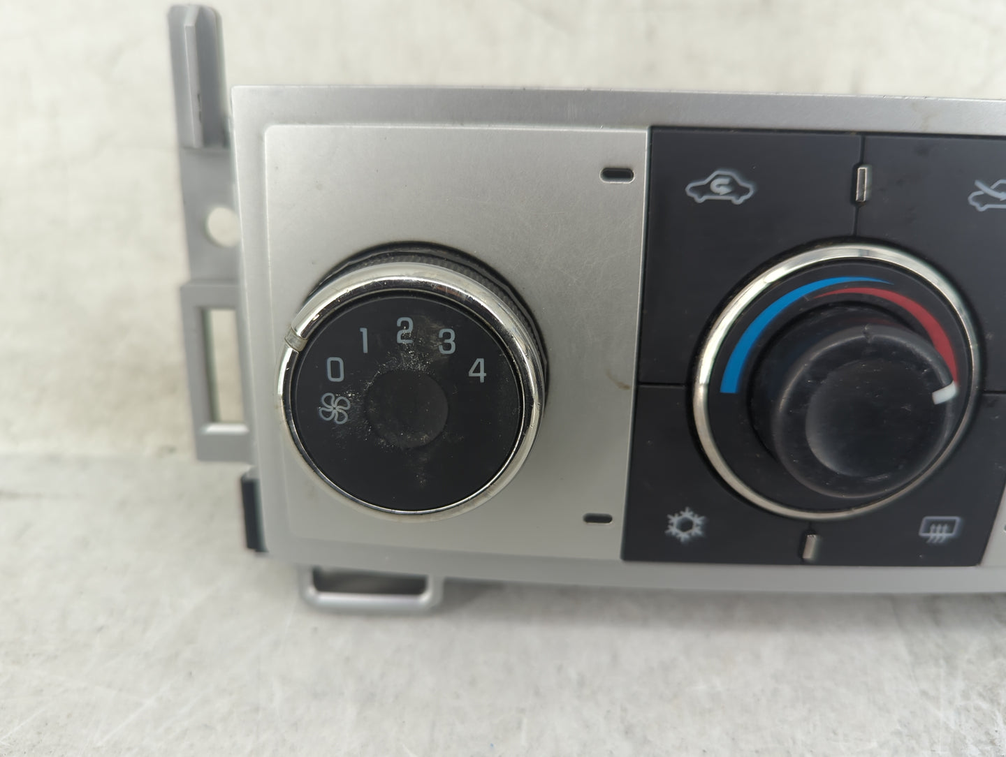 2011 Chevrolet Malibu Climate Control Module Temperature AC/Heater Replacement P/N:28251428 20923130 Fits OEM Used Auto Part
