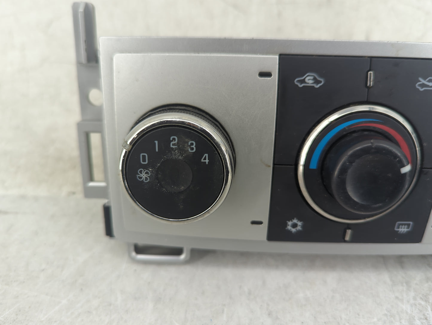 2011 Chevrolet Malibu Climate Control Module Temperature AC/Heater Replacement P/N:28251428 20923130 Fits OEM Used Auto Part