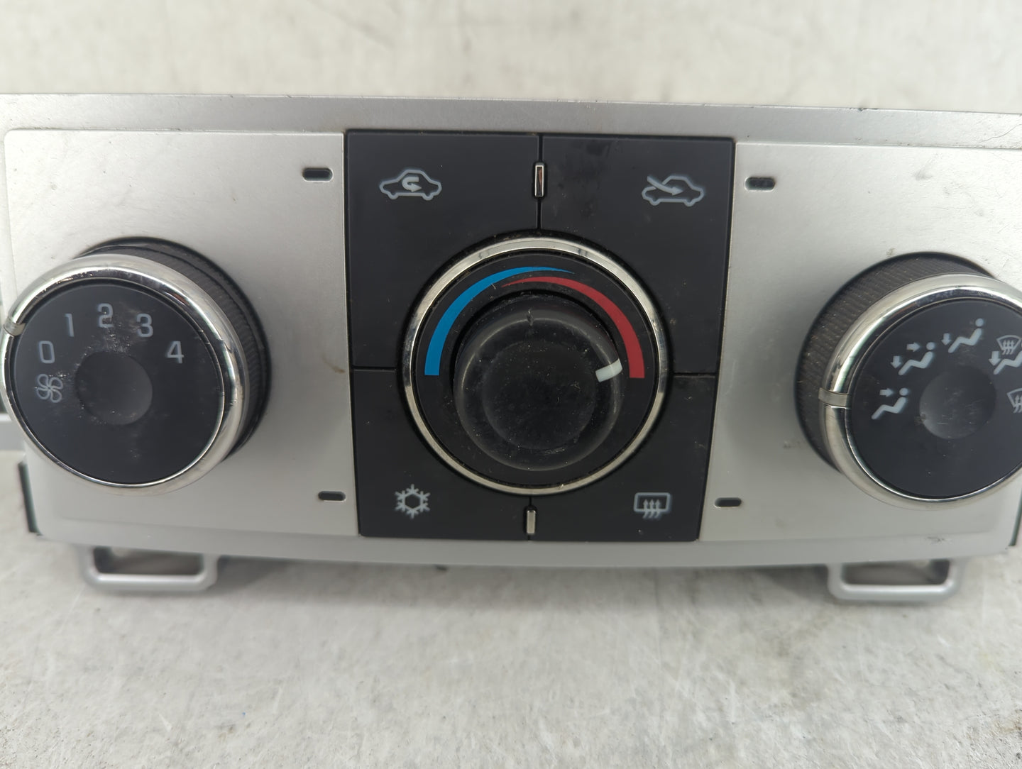 2011 Chevrolet Malibu Climate Control Module Temperature AC/Heater Replacement P/N:28251428 20923130 Fits OEM Used Auto Part