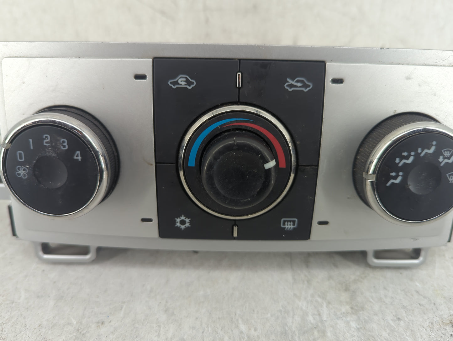 2011 Chevrolet Malibu Climate Control Module Temperature AC/Heater Replacement P/N:28251428 20923130 Fits OEM Used Auto Part