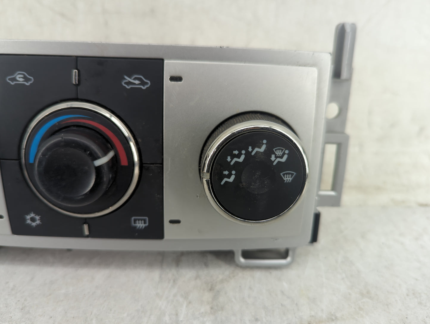 2011 Chevrolet Malibu Climate Control Module Temperature AC/Heater Replacement P/N:28251428 20923130 Fits OEM Used Auto Part