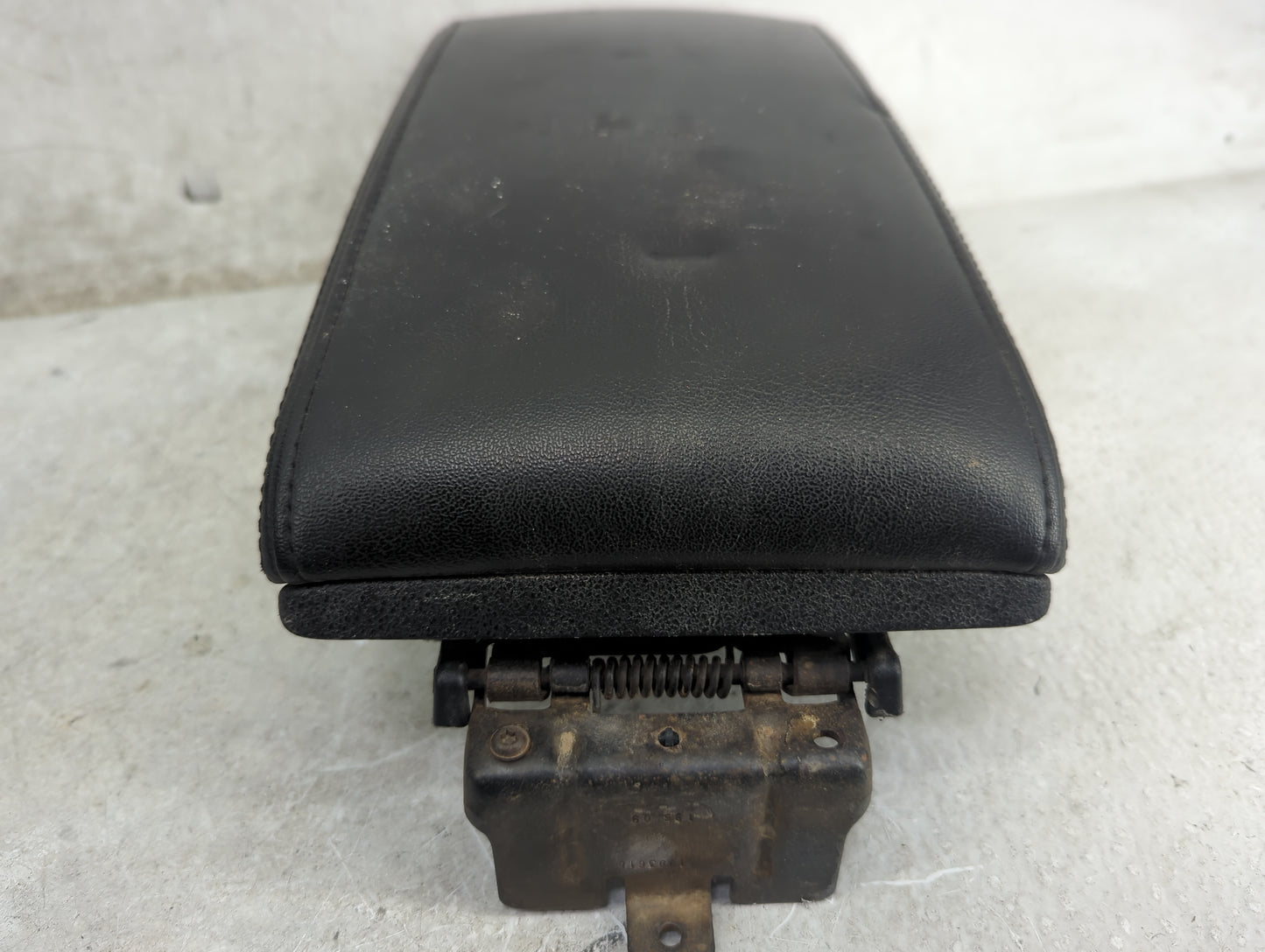 2011 Chevrolet Malibu Center Floor Console P/N:1393615 Fits OEM Used Auto Parts - Oemusedautoparts1.com