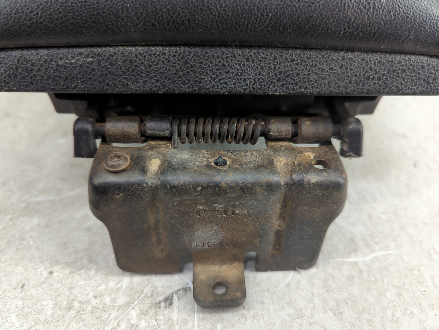2011 Chevrolet Malibu Center Floor Console P/N:1393615 Fits OEM Used Auto Parts - Oemusedautoparts1.com