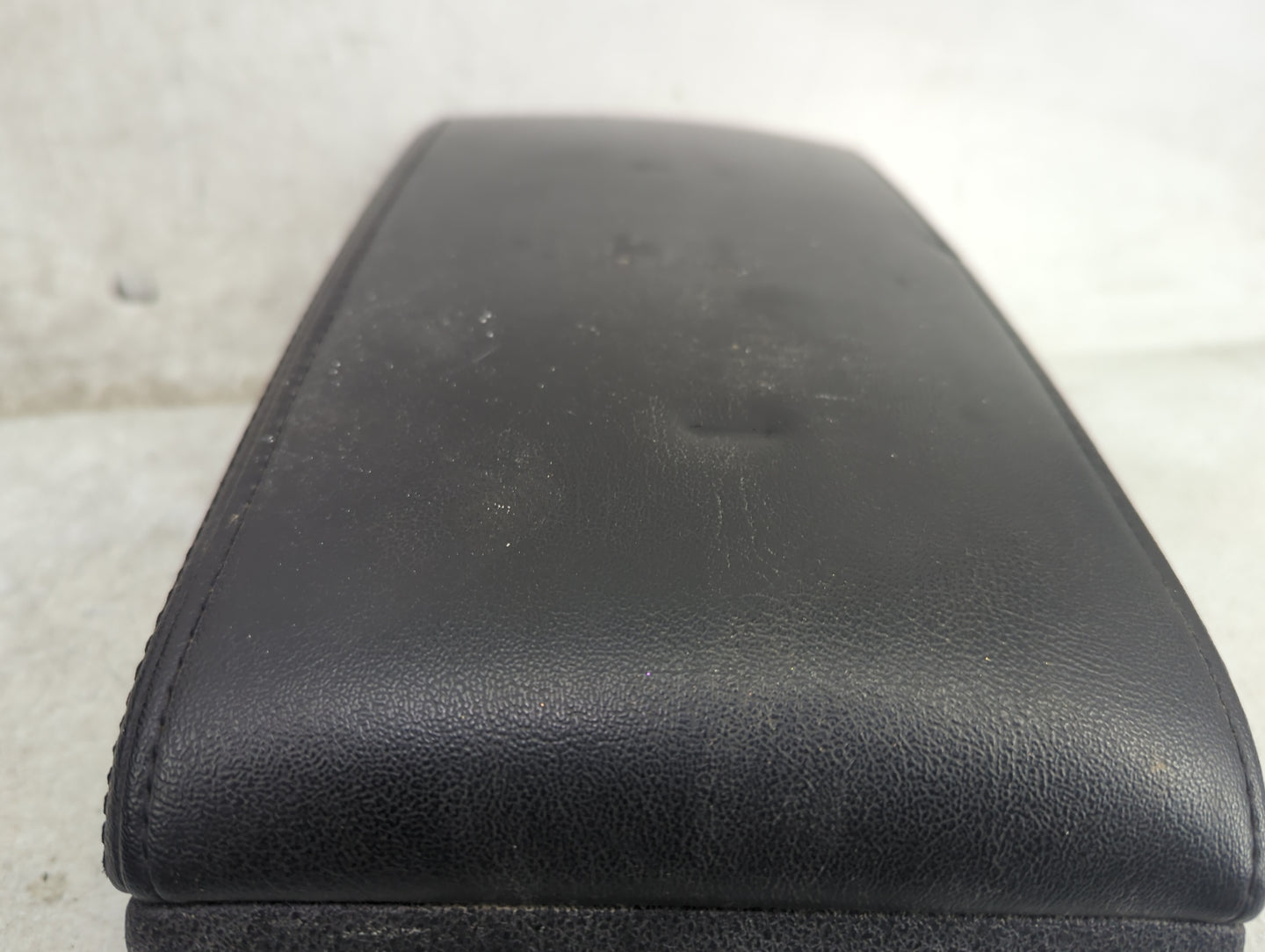 2011 Chevrolet Malibu Center Floor Console P/N:1393615 Fits OEM Used Auto Parts - Oemusedautoparts1.com