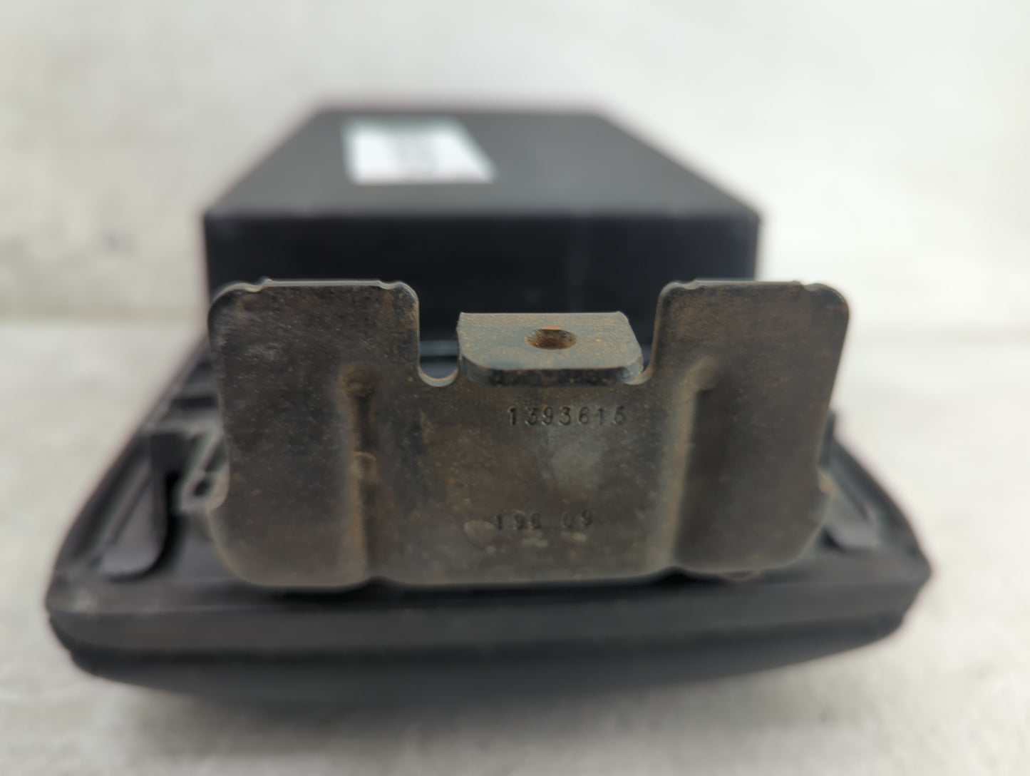 2011 Chevrolet Malibu Center Floor Console P/N:1393615 Fits OEM Used Auto Parts - Oemusedautoparts1.com