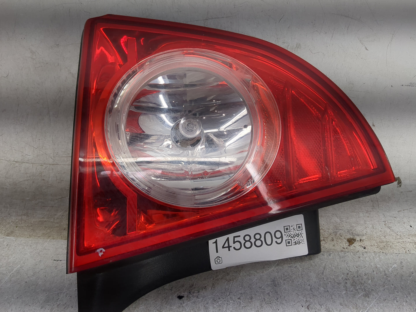 2008-2012 Chevrolet Malibu Tail Light Assembly Passenger Right OEM Fits Fits 2008 2009 2010 2011 2012 OEM Used Auto Parts - 