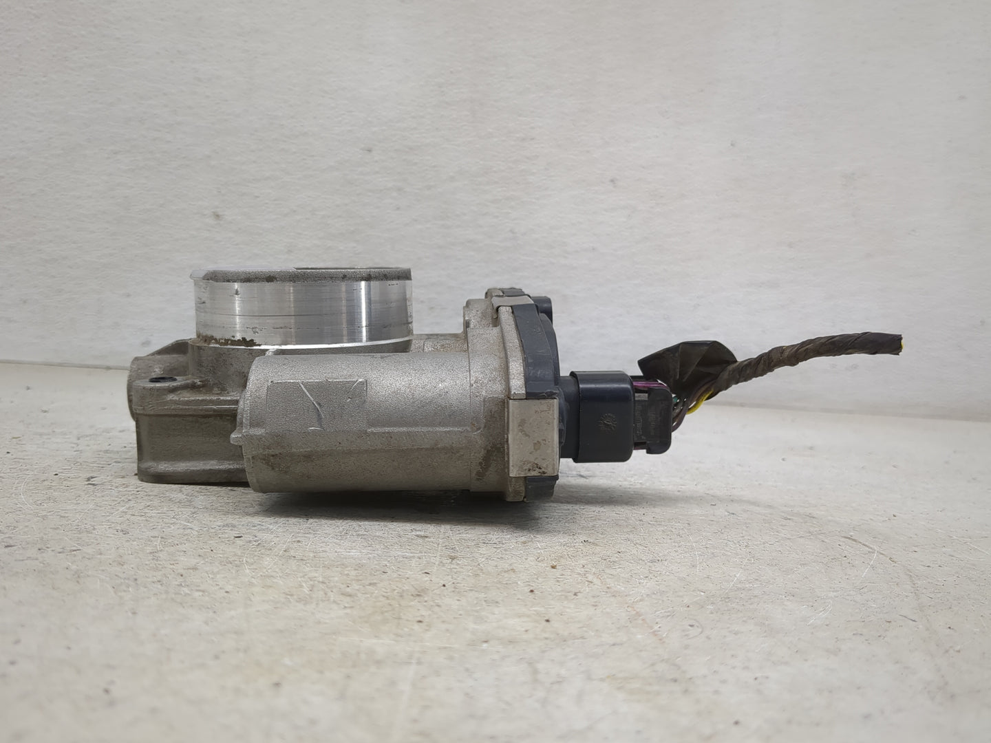 2008-2012 Chevrolet Malibu Throttle Body Fits Fits 2007 2008 2009 2010 2011 2012 OEM Used Auto Parts - Oemusedautoparts1.com