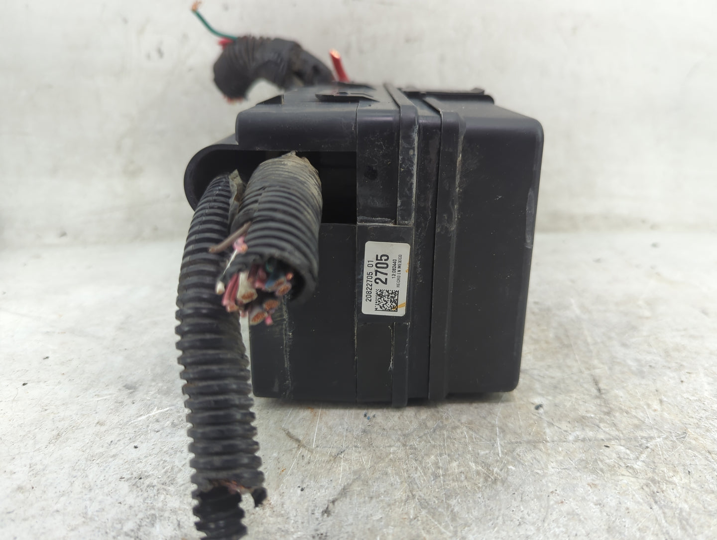 2011 Chevrolet Malibu Fusebox Fuse Box Panel Relay Module P/N:20822705 Fits OEM Used Auto Parts - Oemusedautoparts1.com