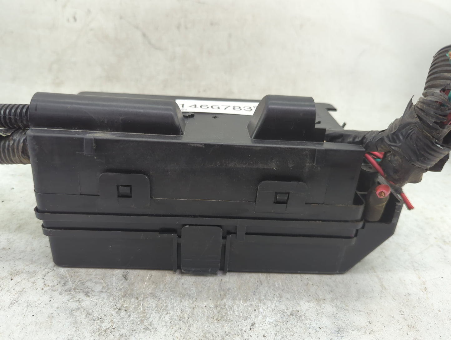 2011 Chevrolet Malibu Fusebox Fuse Box Panel Relay Module P/N:20822705 Fits OEM Used Auto Parts - Oemusedautoparts1.com