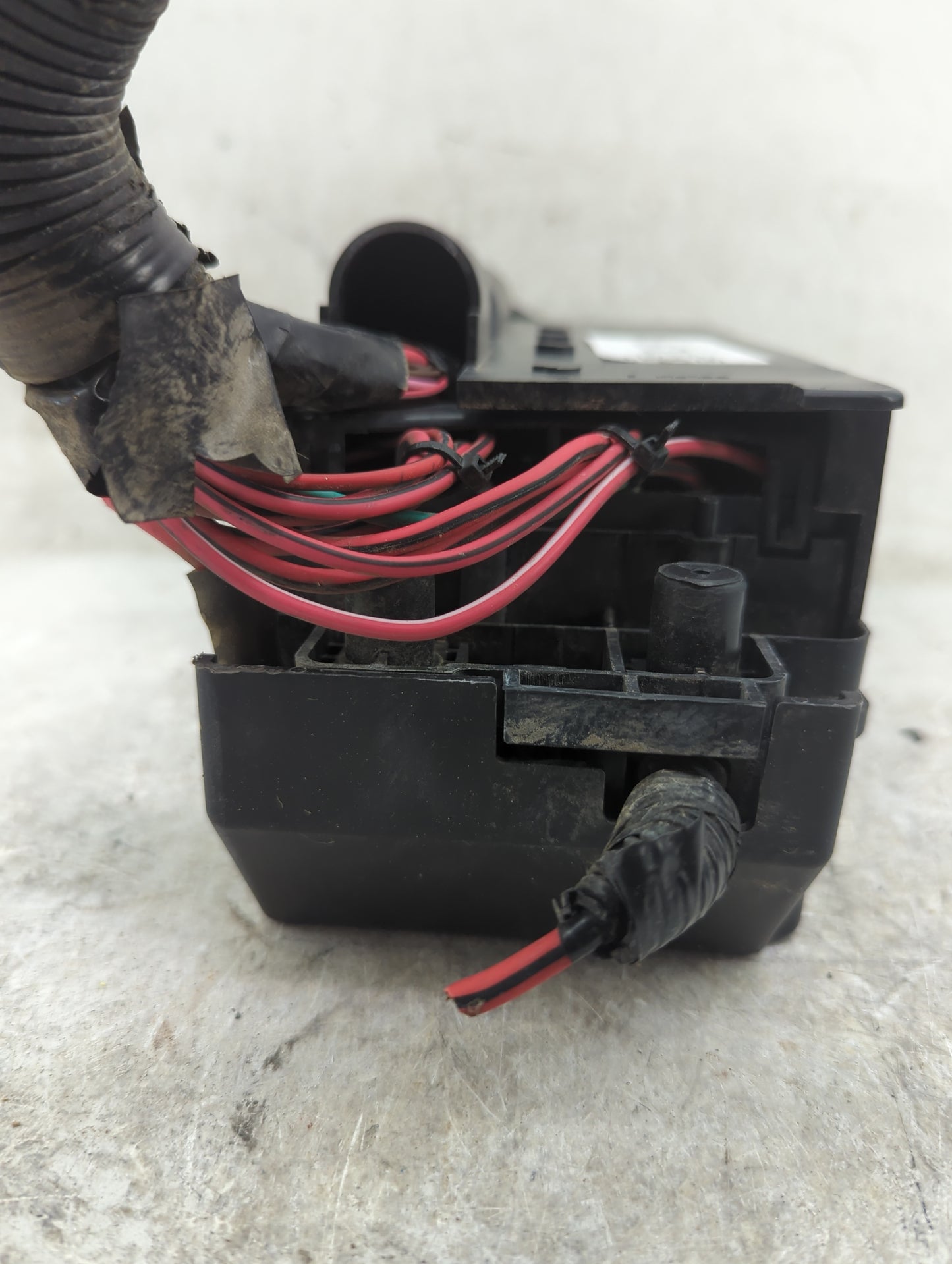 2011 Chevrolet Malibu Fusebox Fuse Box Panel Relay Module P/N:20822705 Fits OEM Used Auto Parts - Oemusedautoparts1.com