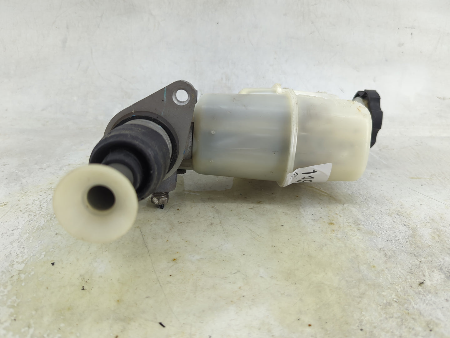 2008-2012 Chevrolet Malibu Brake Master Cylinder 1490646 - Oemusedautoparts1.com