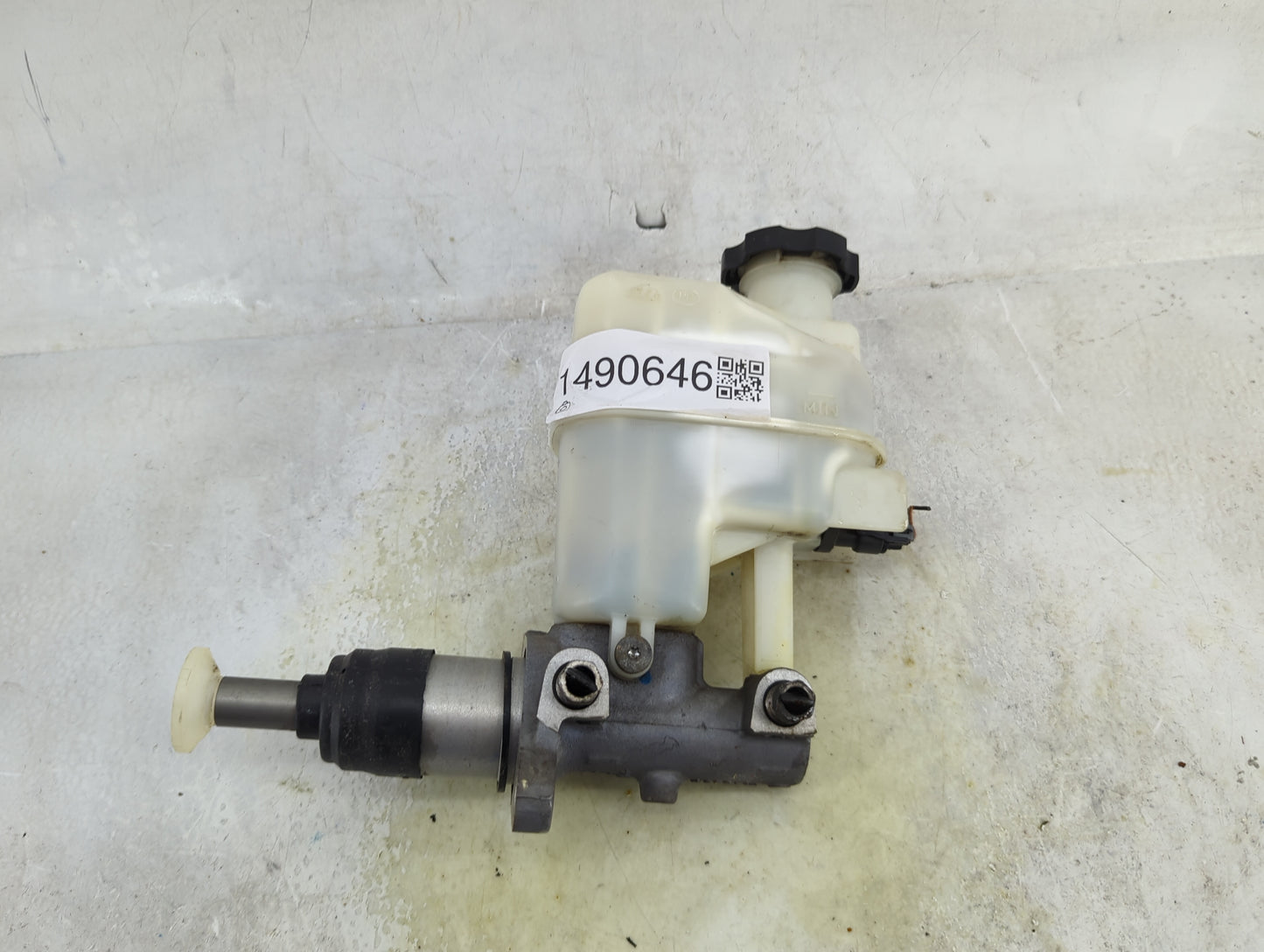 2008-2012 Chevrolet Malibu Brake Master Cylinder 1490646 - Oemusedautoparts1.com