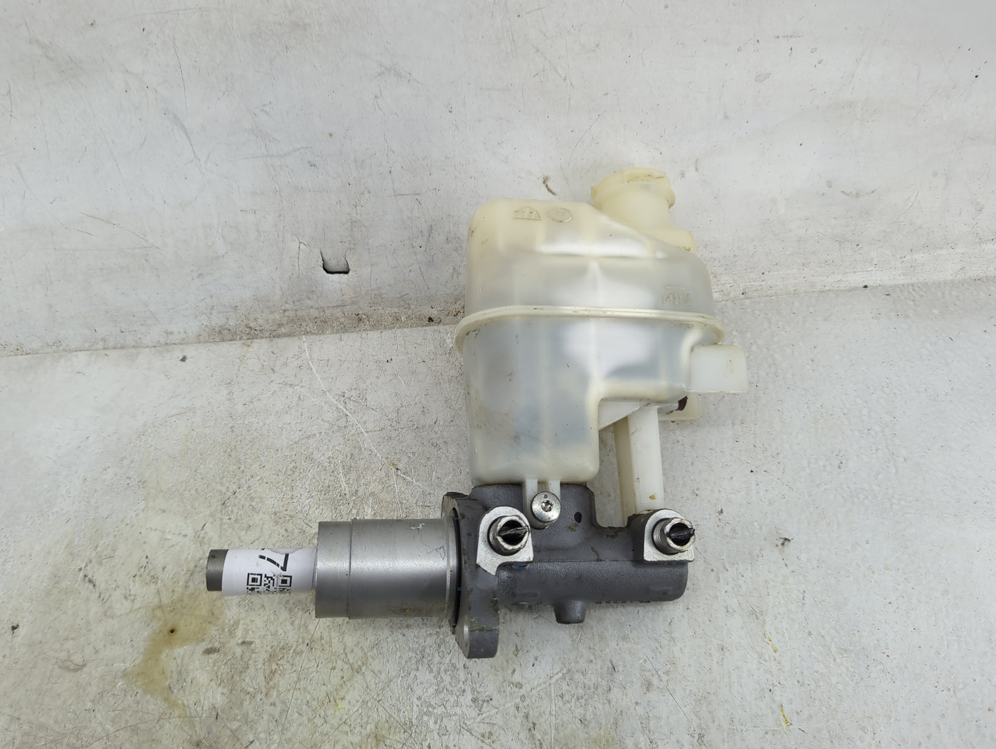 2008-2012 Chevrolet Malibu Brake Master Cylinder 1496727 - Oemusedautoparts1.com