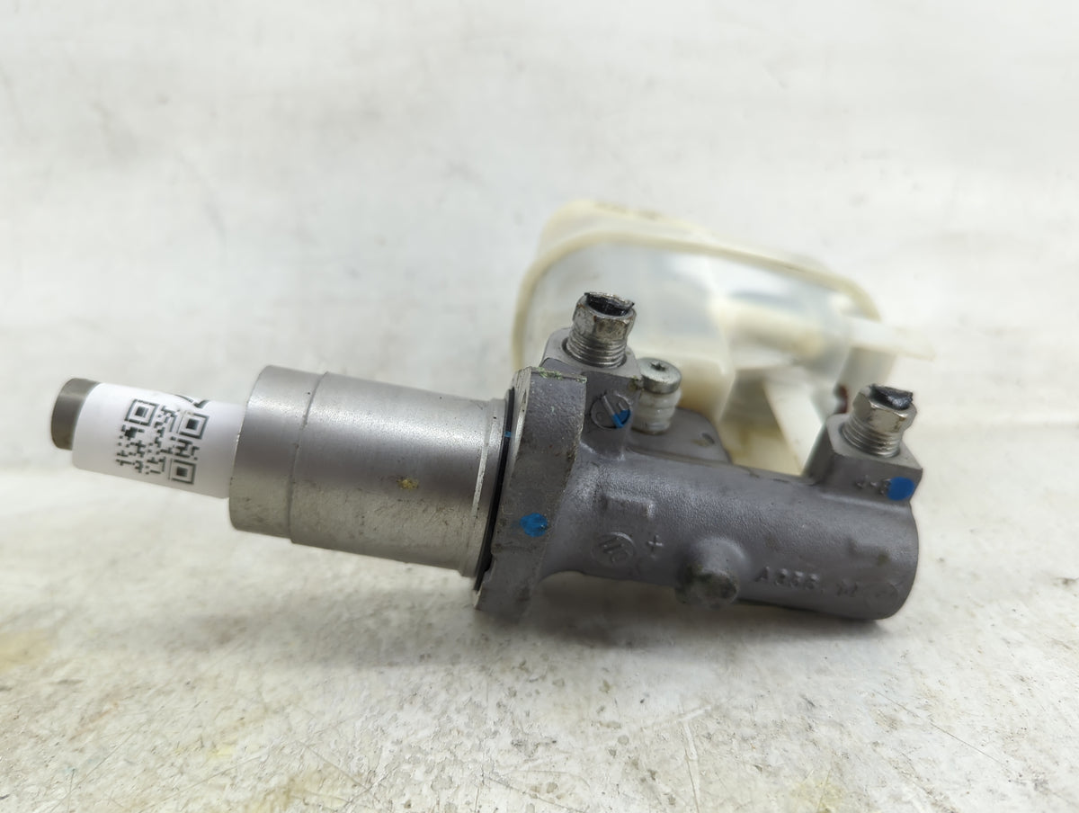 2008-2012 Chevrolet Malibu Brake Master Cylinder 1496727 - Oemusedautoparts1.com