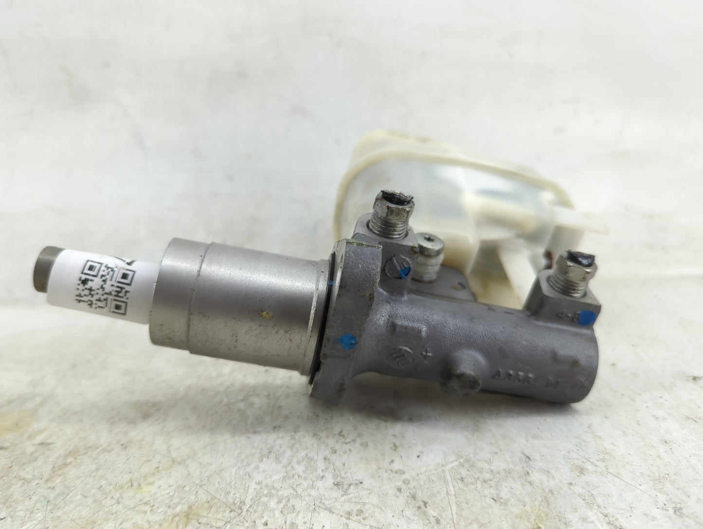 2008-2012 Chevrolet Malibu Brake Master Cylinder 1496727 - Oemusedautoparts1.com