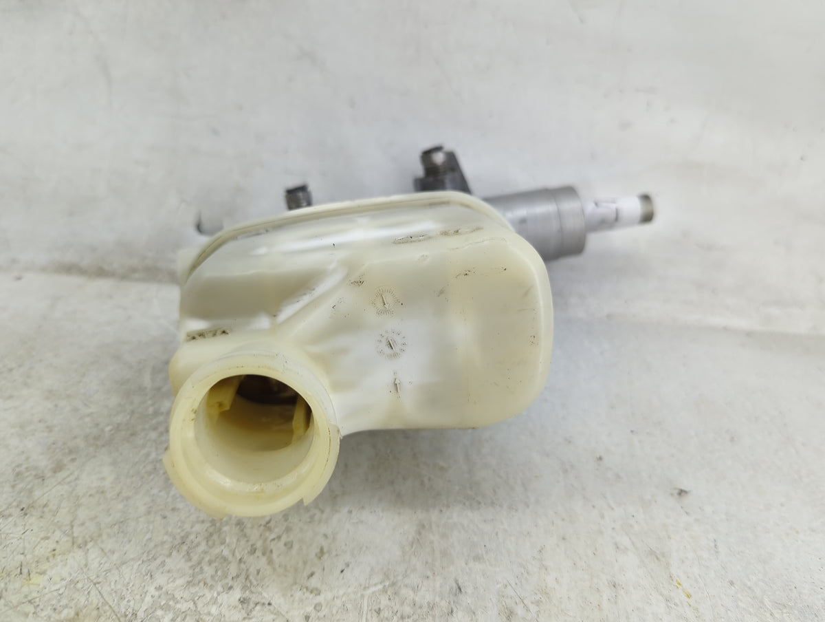 2008-2012 Chevrolet Malibu Brake Master Cylinder 1496727 - Oemusedautoparts1.com