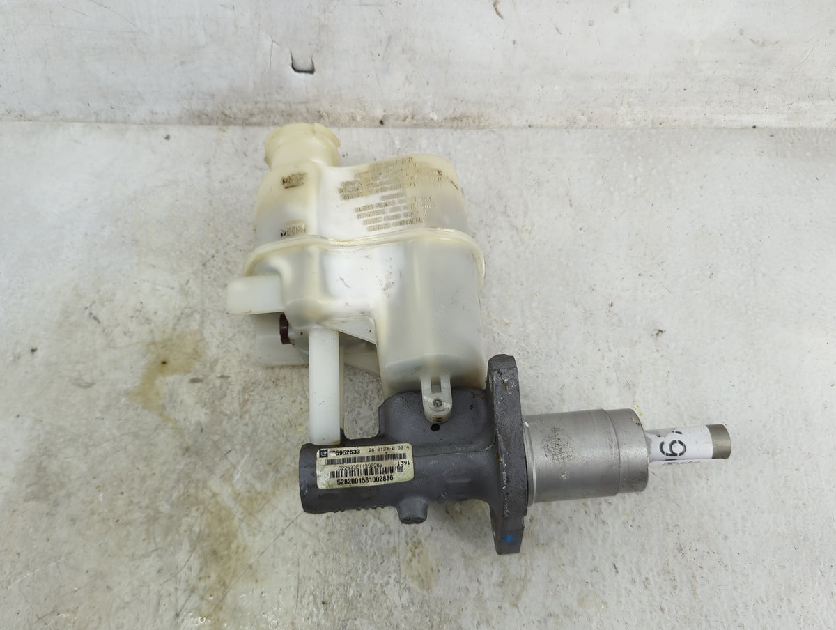 2008-2012 Chevrolet Malibu Brake Master Cylinder 1496727 - Oemusedautoparts1.com
