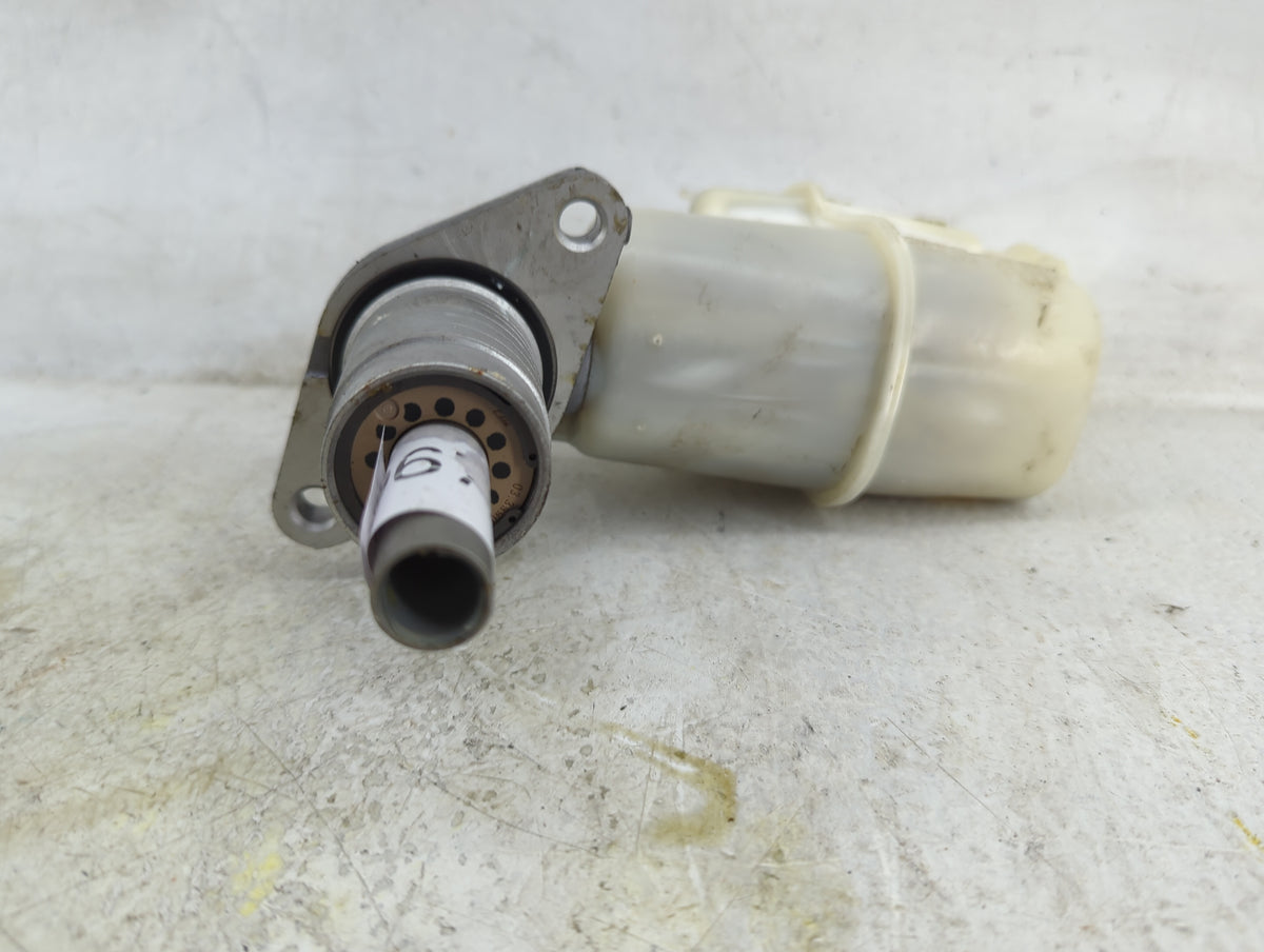 2008-2012 Chevrolet Malibu Brake Master Cylinder 1496727 - Oemusedautoparts1.com