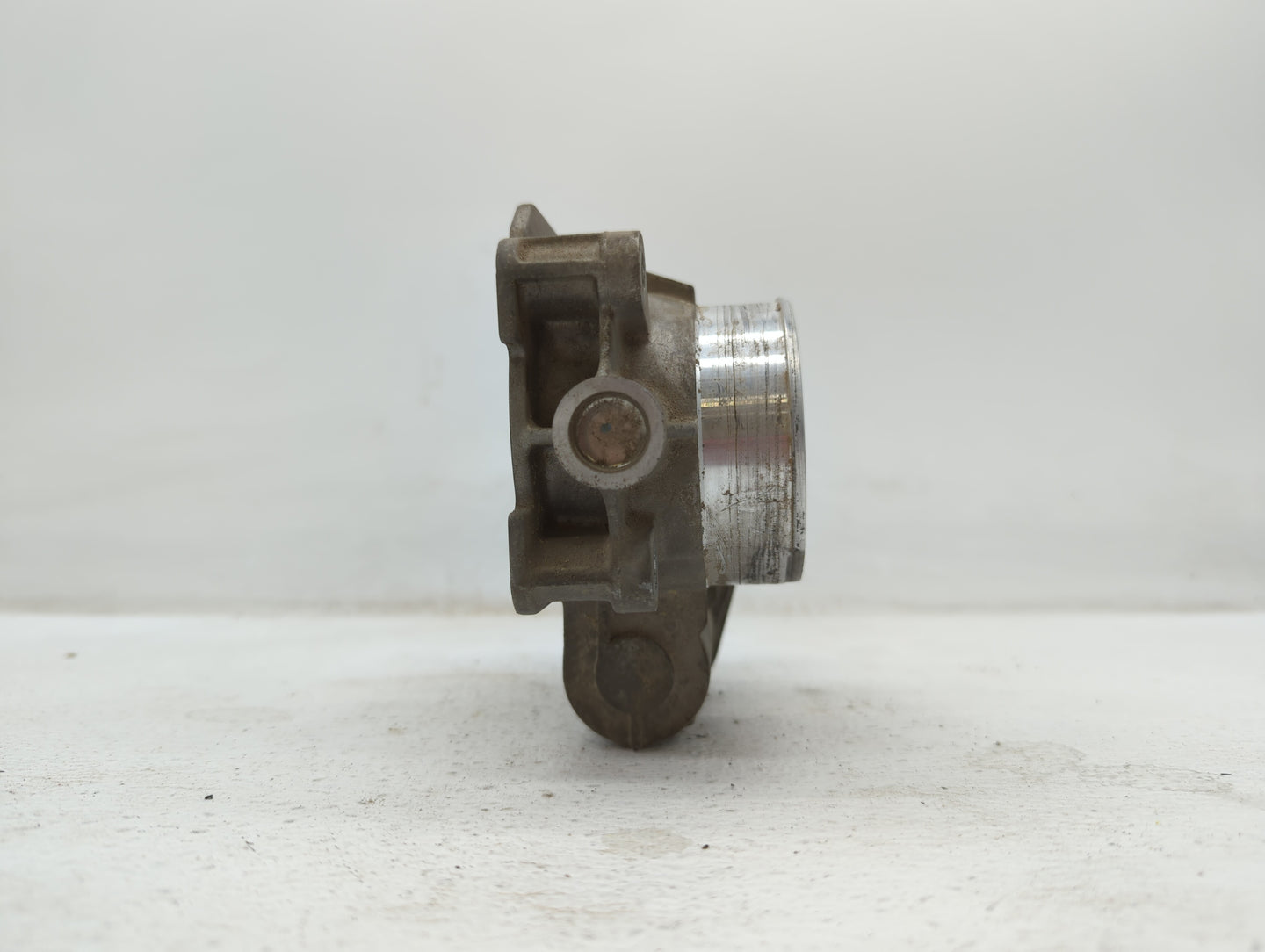 2008-2012 Chevrolet Malibu Throttle Body P/N:9B4G-9F991-A 668AA, 186AA Fits Fits 2007 2008 2009 2010 2011 2012 OEM Used Auto