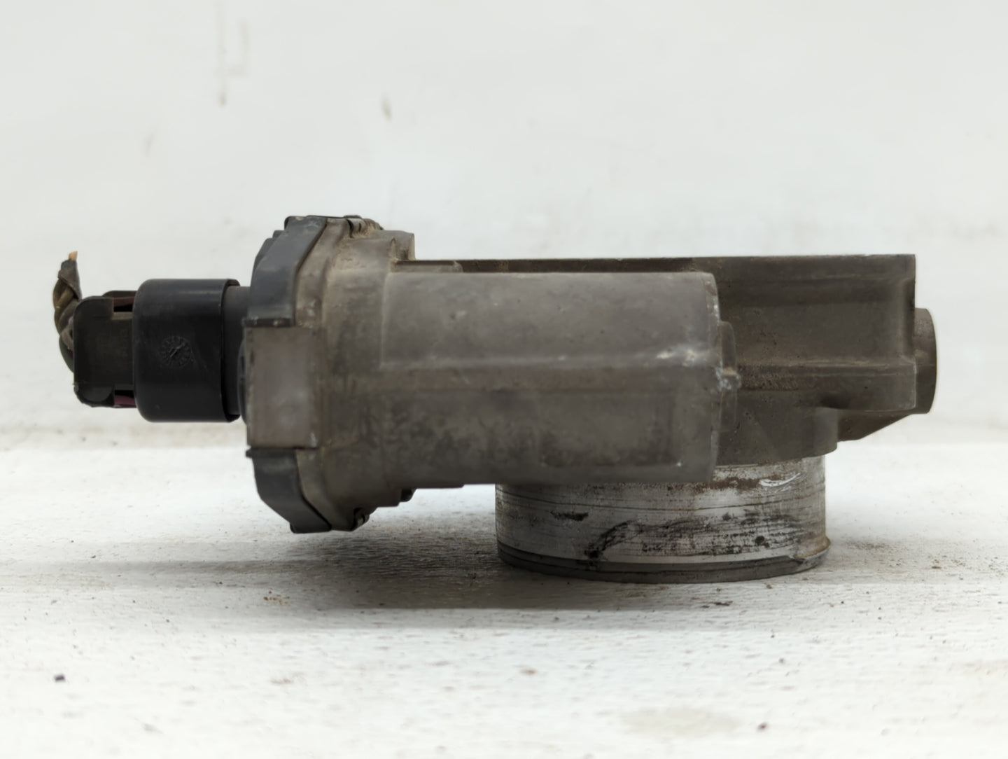 2008-2012 Chevrolet Malibu Throttle Body P/N:9B4G-9F991-A 668AA, 186AA Fits Fits 2007 2008 2009 2010 2011 2012 OEM Used Auto