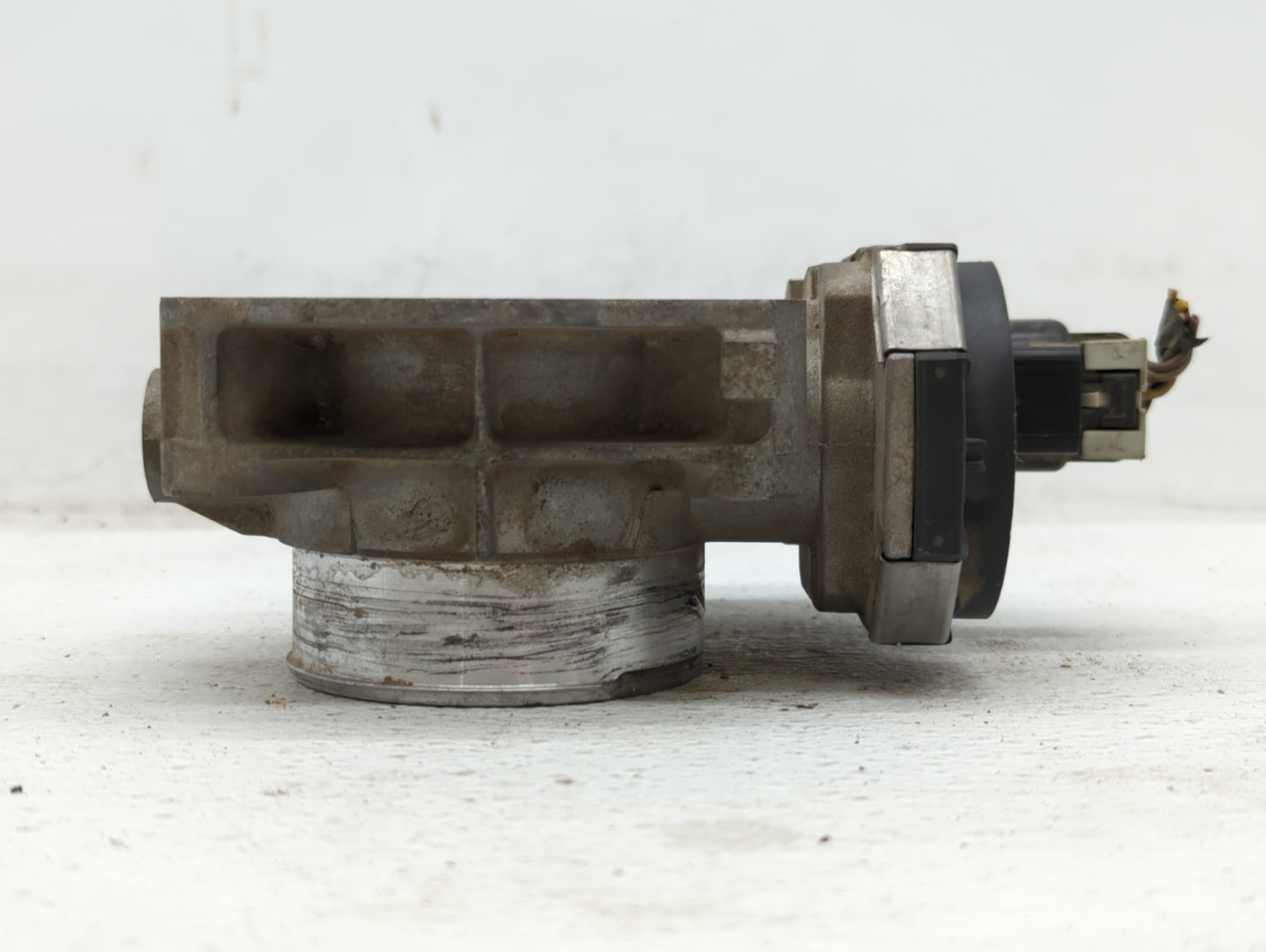 2008-2012 Chevrolet Malibu Throttle Body P/N:9B4G-9F991-A 668AA, 186AA Fits Fits 2007 2008 2009 2010 2011 2012 OEM Used Auto