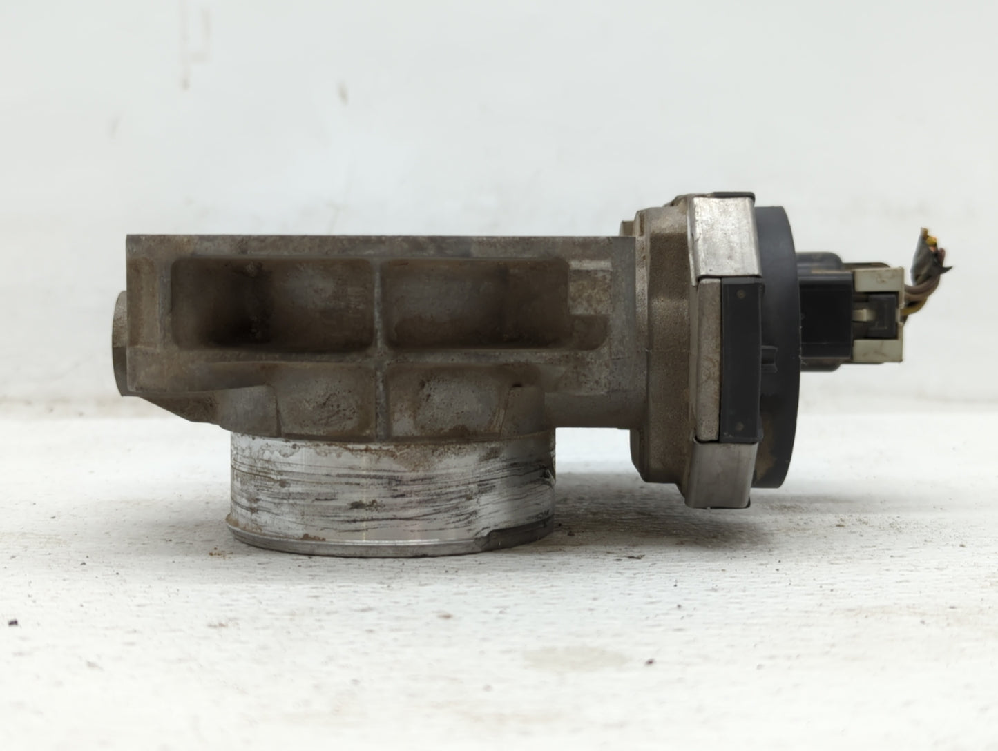 2008-2012 Chevrolet Malibu Throttle Body P/N:9B4G-9F991-A 668AA, 186AA Fits Fits 2007 2008 2009 2010 2011 2012 OEM Used Auto