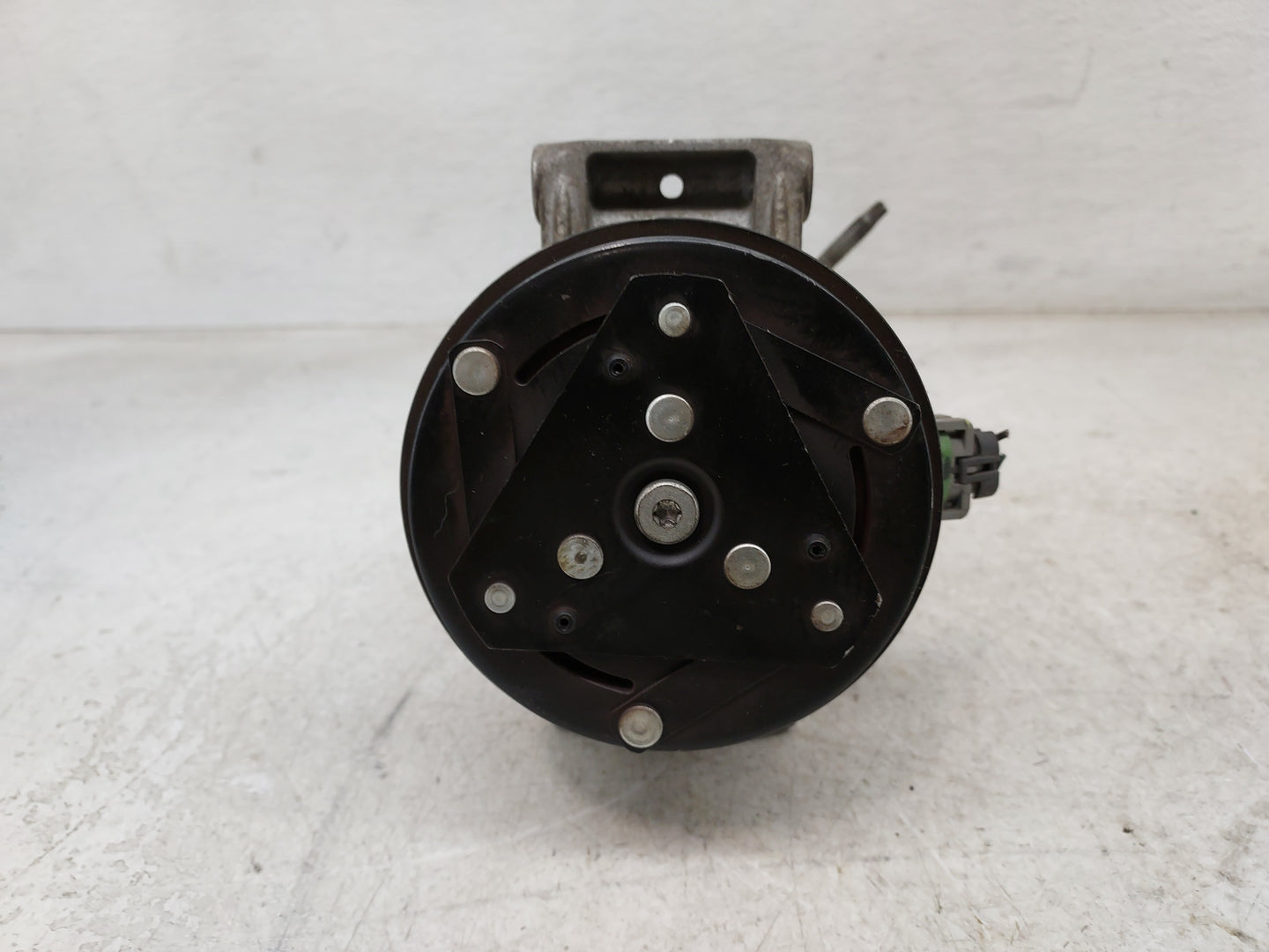 2007-2012 Chevrolet Malibu Air Conditioning A/c Ac Compressor Oem 395066 - Oemusedautoparts1.com