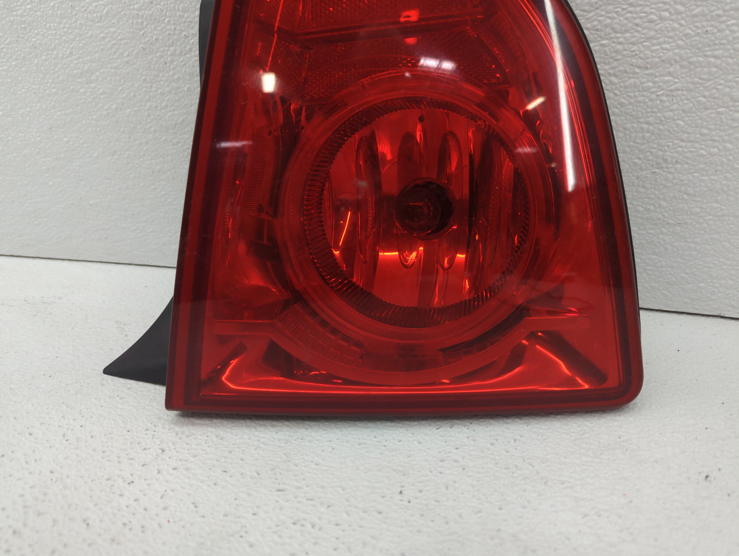 2008-2012 Chevrolet Malibu Tail Light Assembly Passenger Right OEM P/N:15271121 20914364 Fits Fits 2008 2009 2010 2011 2012 