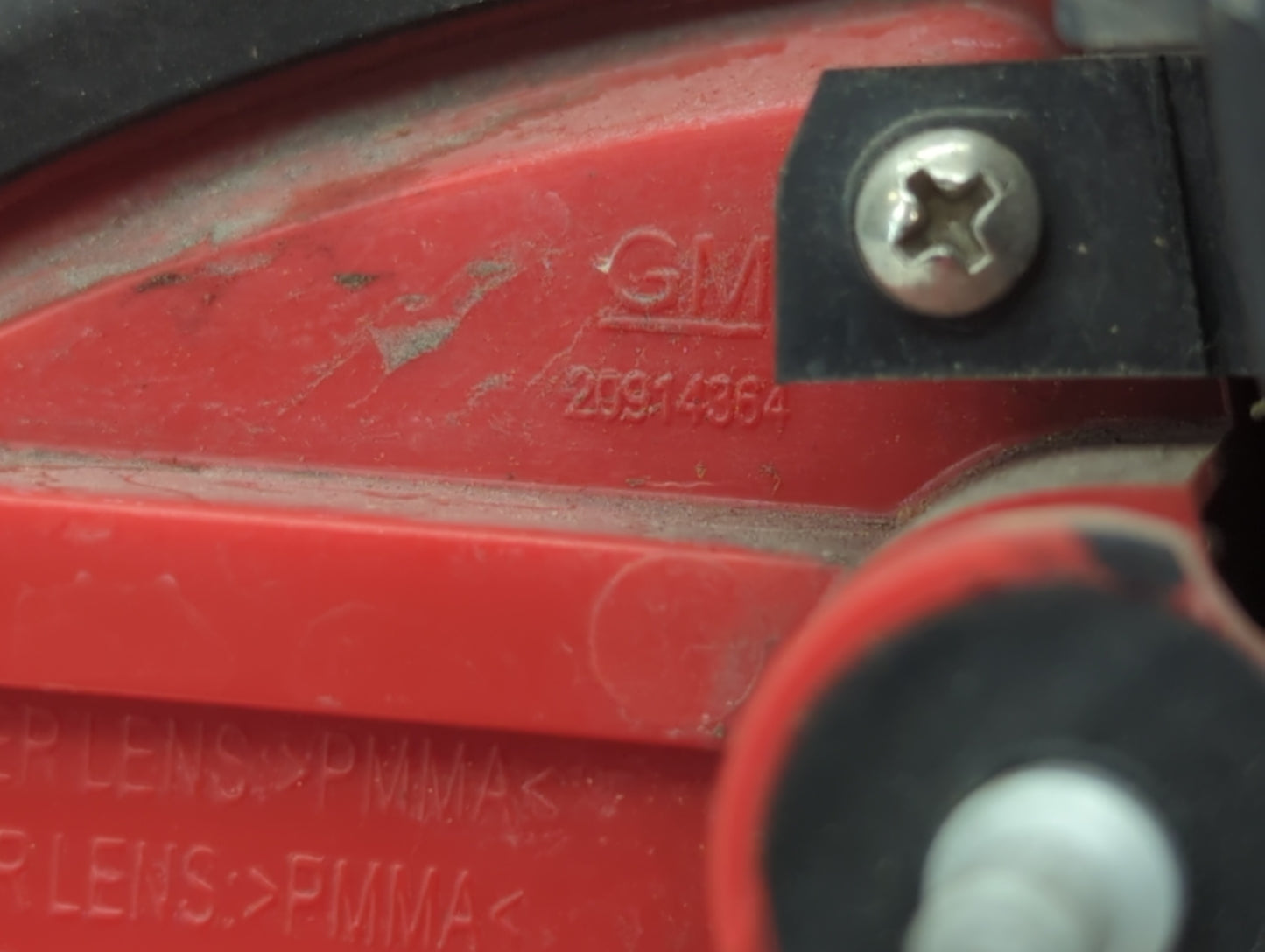 2008-2012 Chevrolet Malibu Tail Light Assembly Passenger Right OEM P/N:15271121 20914364 Fits Fits 2008 2009 2010 2011 2012 