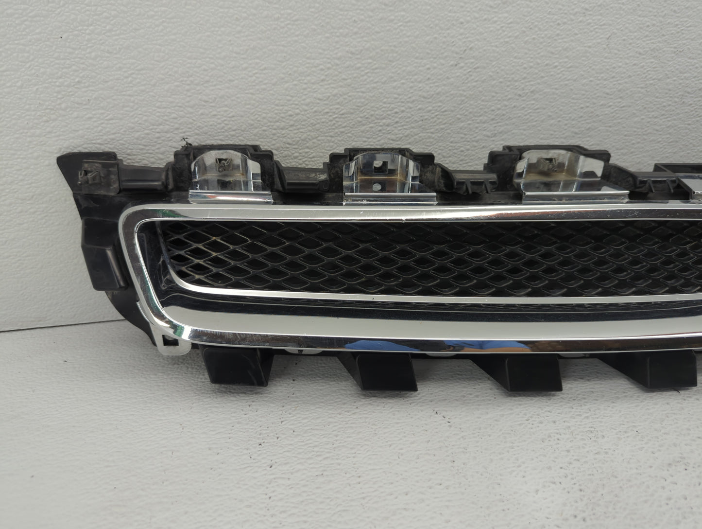 2008-2012 Chevrolet Malibu Front Grille Bumper Not Included - Oemusedautoparts1.com