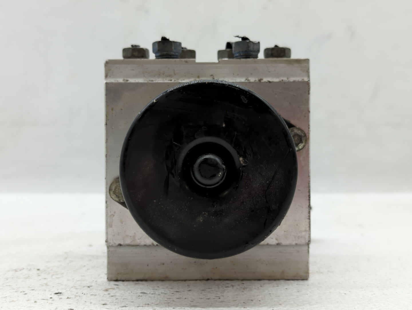 2011 Chevrolet Malibu ABS Pump Control Module Replacement P/N:20908731 Fits OEM Used Auto Parts - Oemusedautoparts1.com
