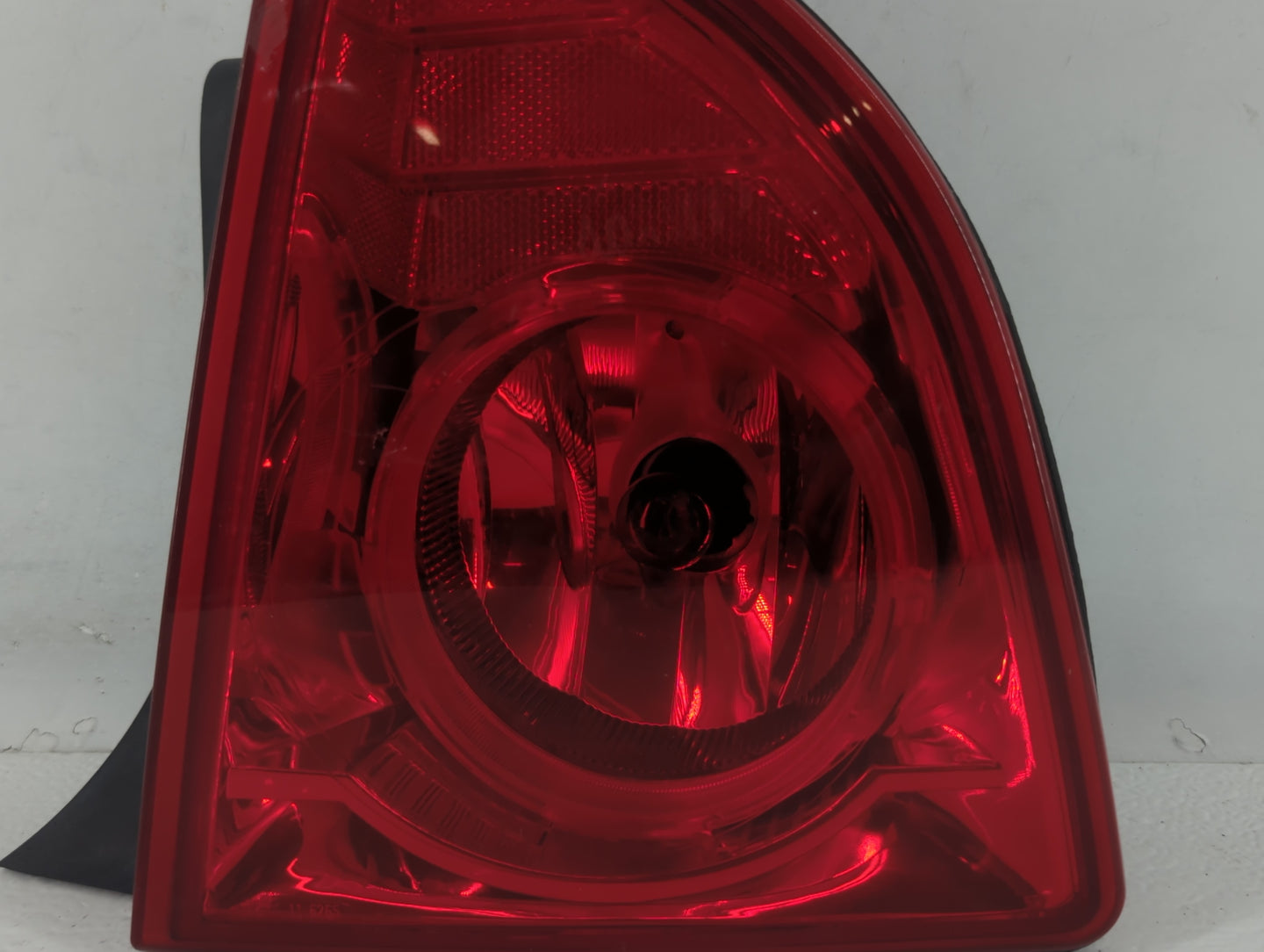2008-2012 Chevrolet Malibu Tail Light Assembly Passenger Right OEM P/N:11-6265-00-CA 11-6265-00-9 Fits OEM Used Auto Parts -