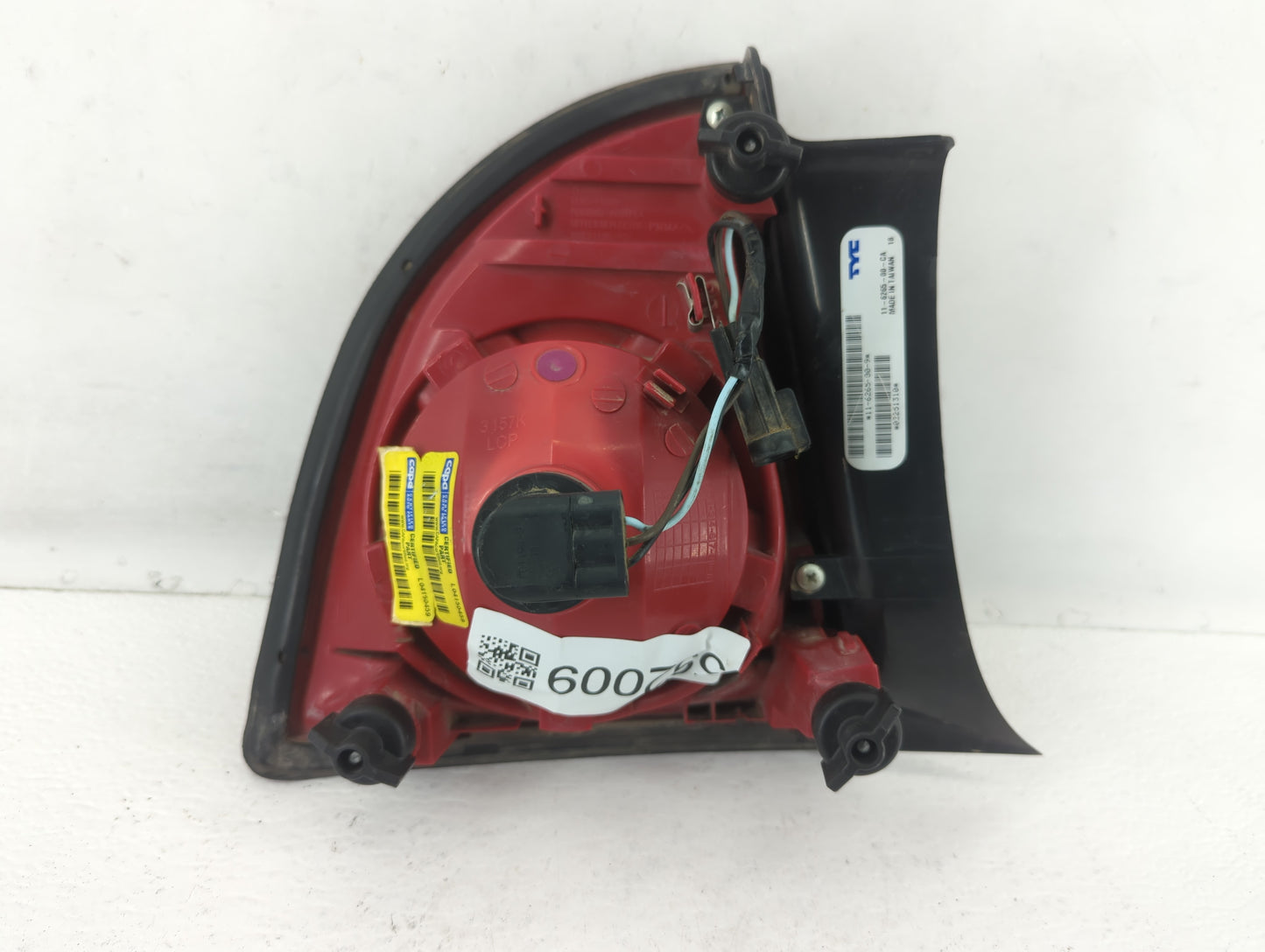 2008-2012 Chevrolet Malibu Tail Light Assembly Passenger Right OEM P/N:11-6265-00-CA 11-6265-00-9 Fits OEM Used Auto Parts -