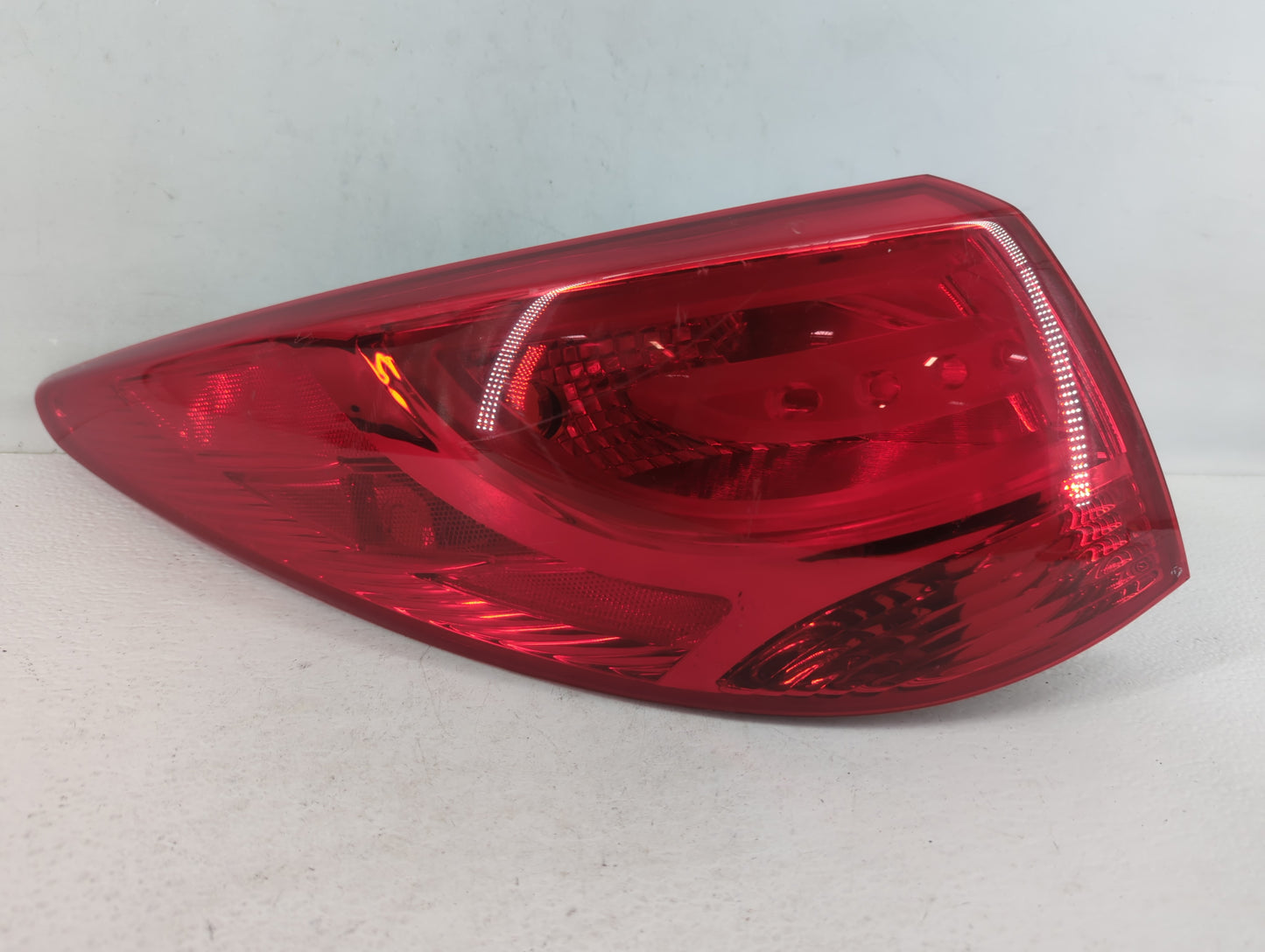 2008-2012 Chevrolet Malibu Tail Light Assembly Driver Left OEM P/N:92401-2S0 Fits Fits 2008 2009 2010 2011 2012 OEM Used Aut