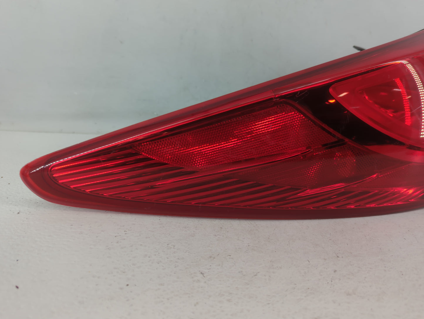 2008-2012 Chevrolet Malibu Tail Light Assembly Driver Left OEM P/N:92401-2S0 Fits Fits 2008 2009 2010 2011 2012 OEM Used Aut