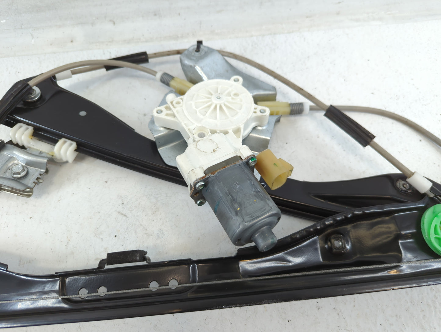 2009-2012 Chevrolet Malibu Used Window Regulator Passenger Front 700783 - Oemusedautoparts1.com
