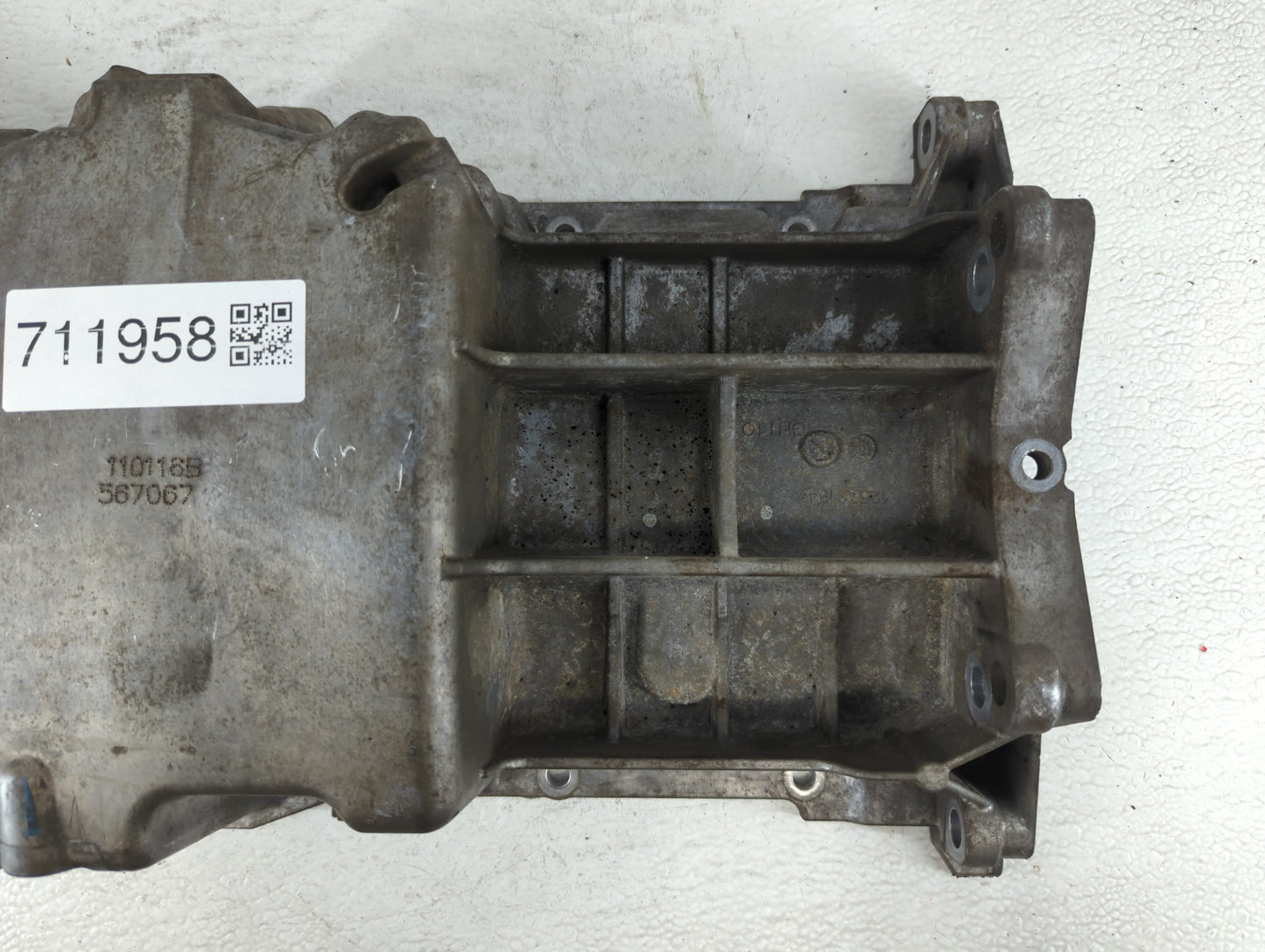 2011 Chevrolet Malibu Driver Left Cylinder Head Valve Cover P/N:567067 110116B Fits OEM Used Auto Parts - Oemusedautoparts1.