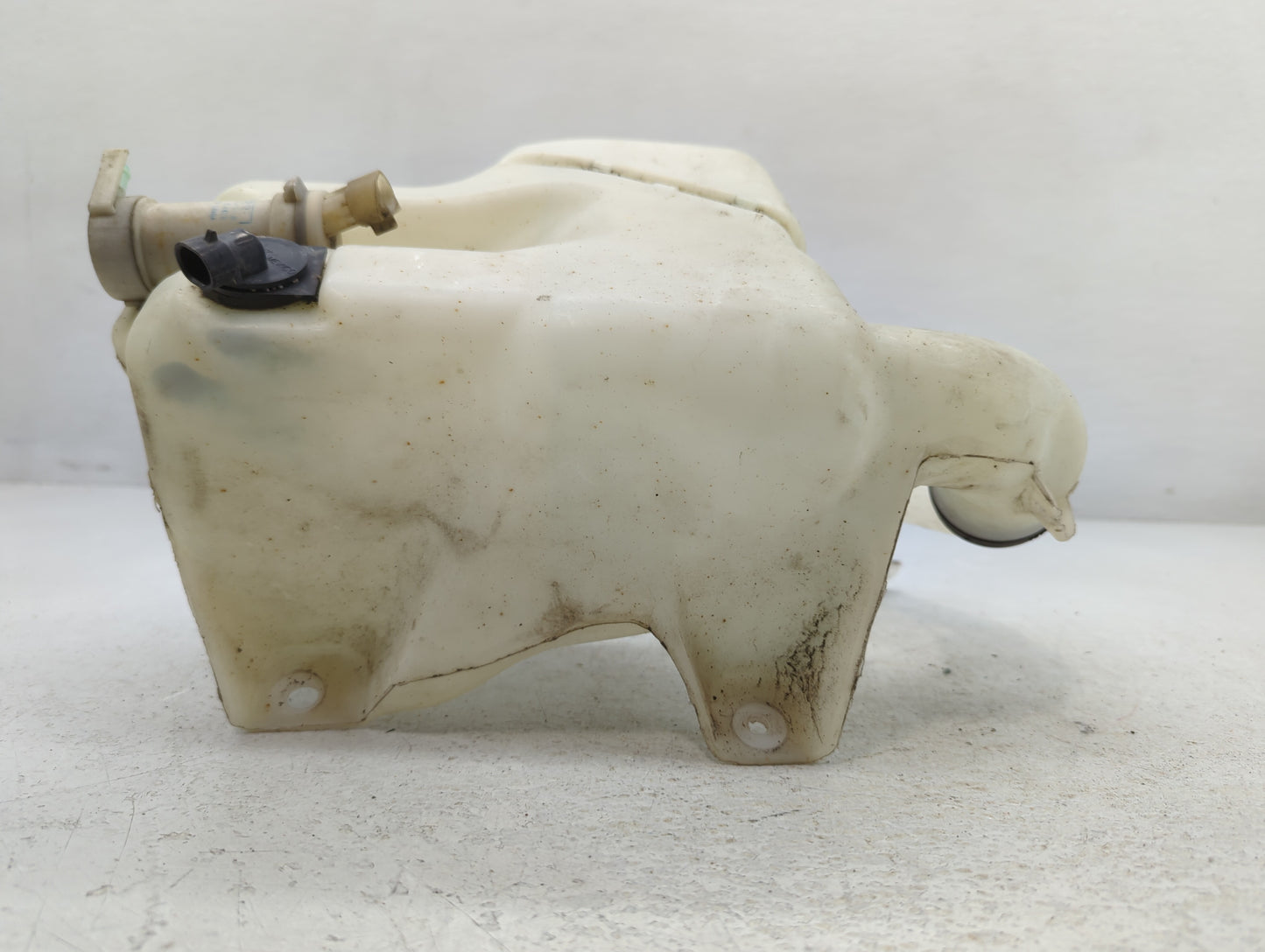 2008-2012 Chevrolet Malibu Windshield Washer Fluid Reservoir Bottle Oem - Oemusedautoparts1.com