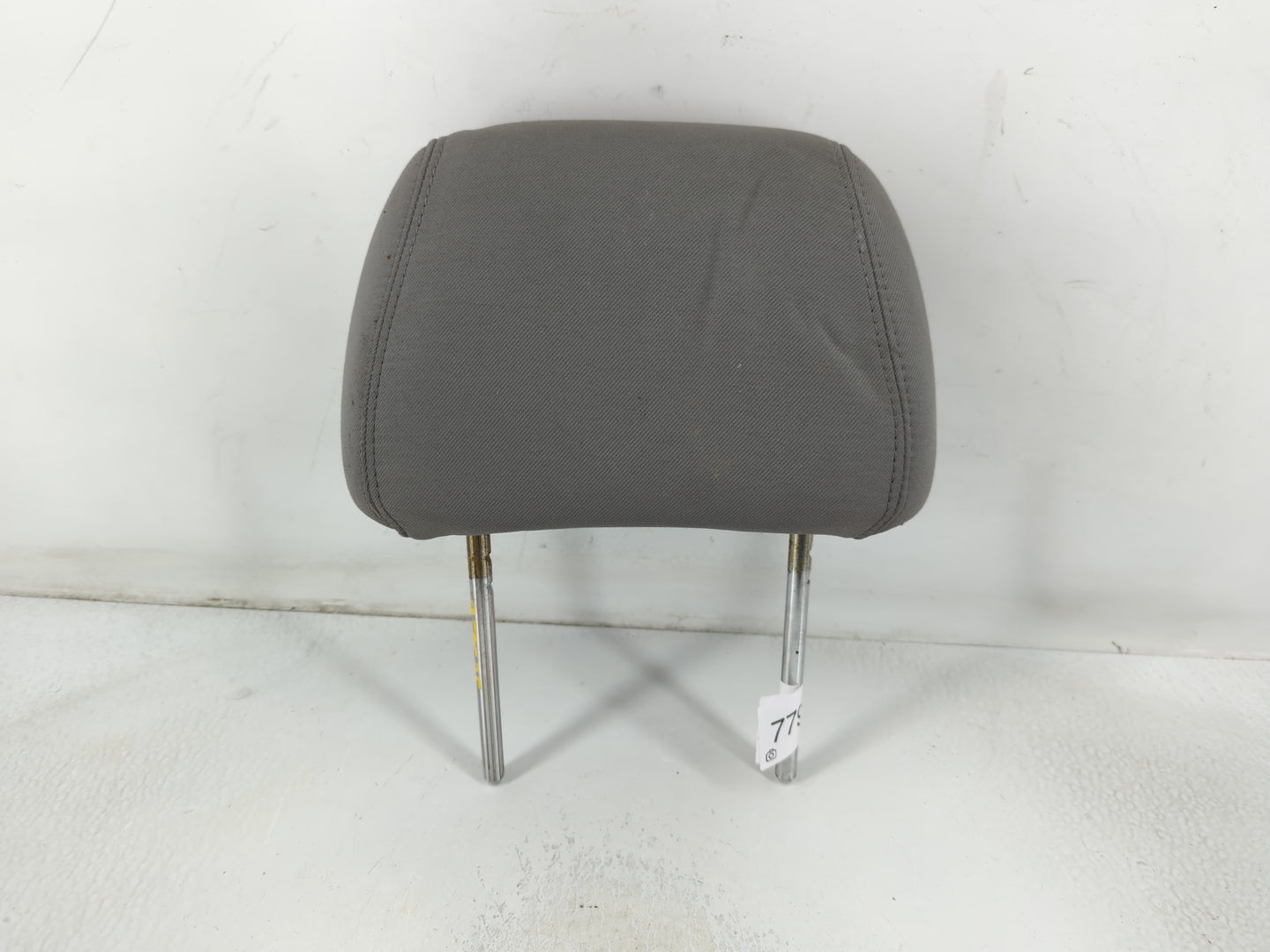 2011-2012 Chevrolet Malibu Headrest Head Rest Front Driver Passenger Seat Fits Fits 2011 2012 OEM Used Auto Parts - Oemuseda