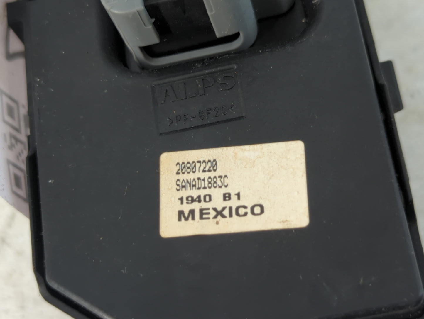 2010-2011 Chevrolet Malibu Master Power Window Switch Replacement Driver Side Left P/N:1940 B1 20807220 Fits Fits 2010 2011 