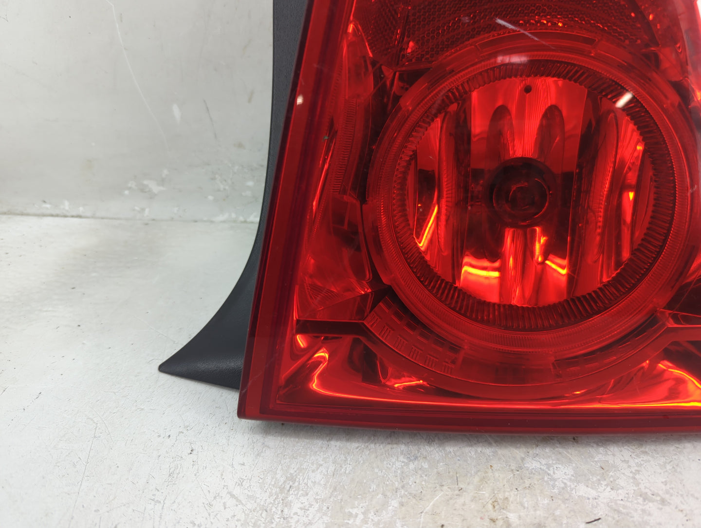 2008-2012 Chevrolet Malibu Tail Light Assembly Passenger Right OEM Fits Fits 2008 2009 2010 2011 2012 OEM Used Auto Parts - 