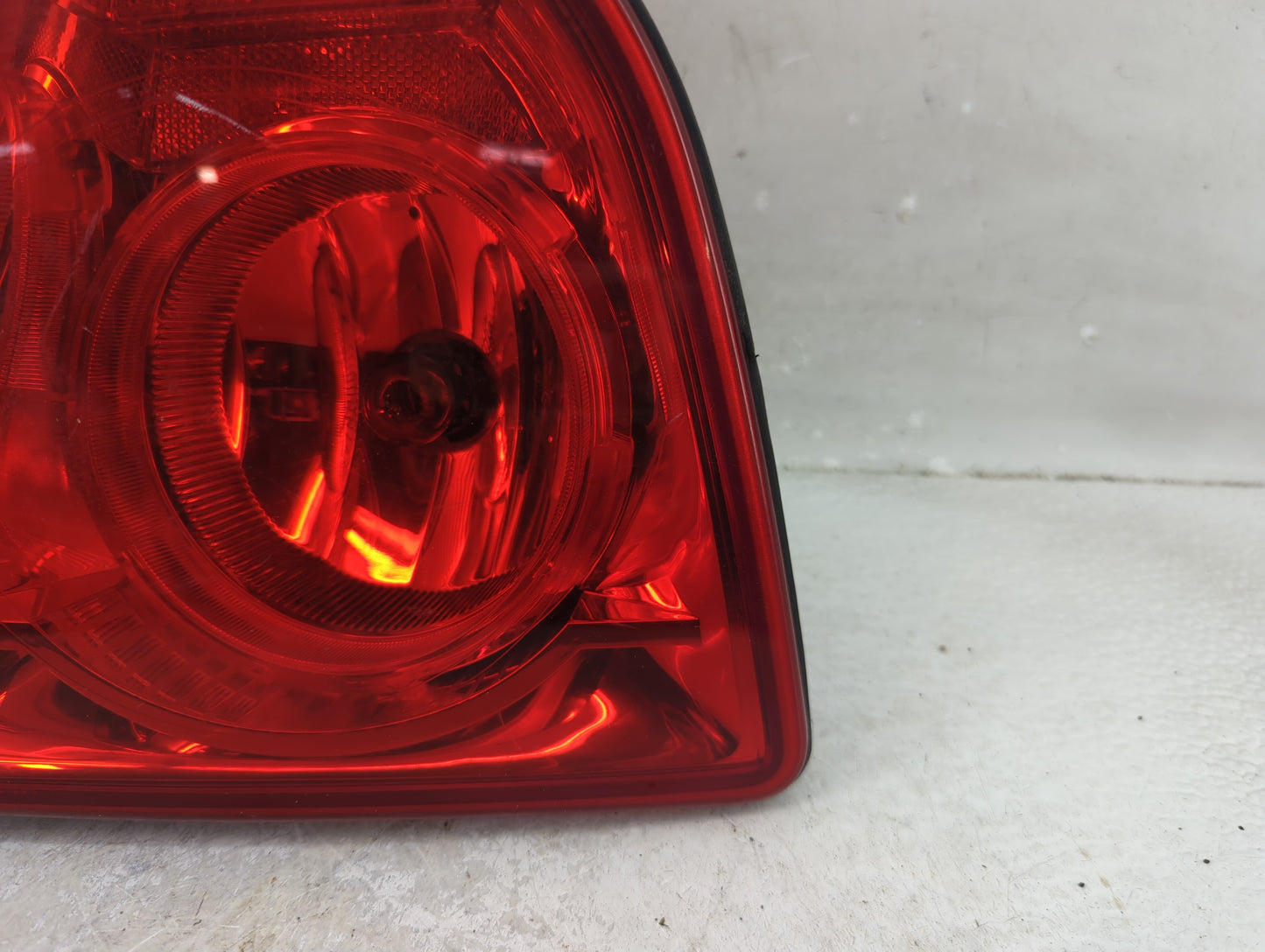 2008-2012 Chevrolet Malibu Tail Light Assembly Passenger Right OEM Fits Fits 2008 2009 2010 2011 2012 OEM Used Auto Parts - 