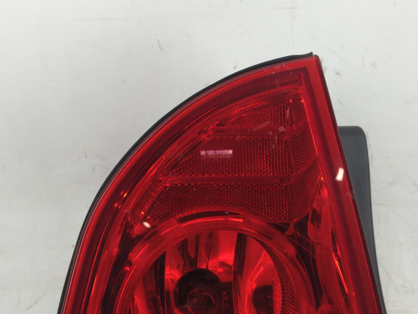 2008-2012 Chevrolet Malibu Tail Light Assembly Driver Left OEM Fits Fits 2008 2009 2010 2011 2012 OEM Used Auto Parts - Oemu