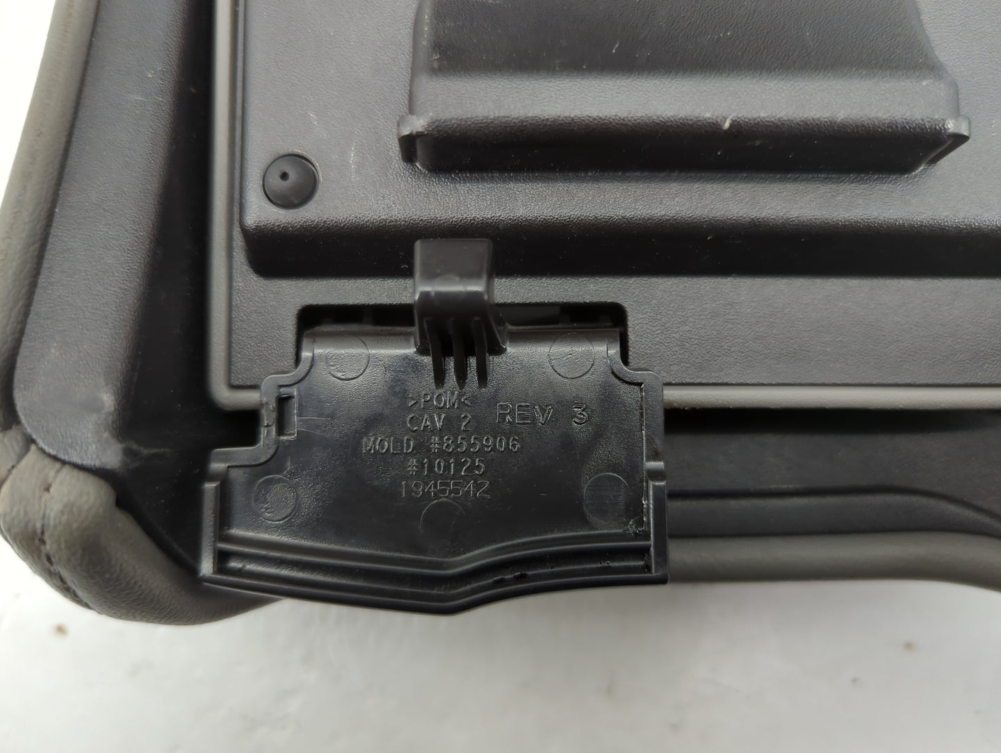 2008-2012 Chevrolet Malibu Center Console Armrest Cover Lid Fits Fits 2008 2009 2010 2011 2012 OEM Used Auto Parts - Oemused