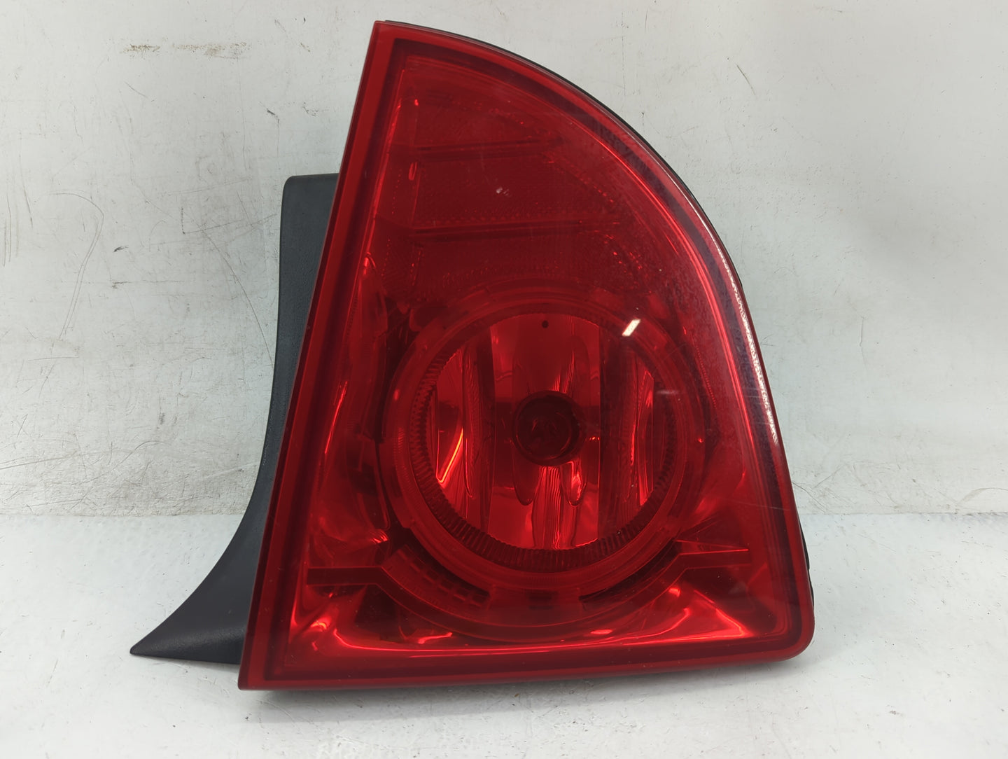 2008-2012 Chevrolet Malibu Tail Light Assembly Passenger Right OEM Fits Fits 2008 2009 2010 2011 2012 OEM Used Auto Parts - 