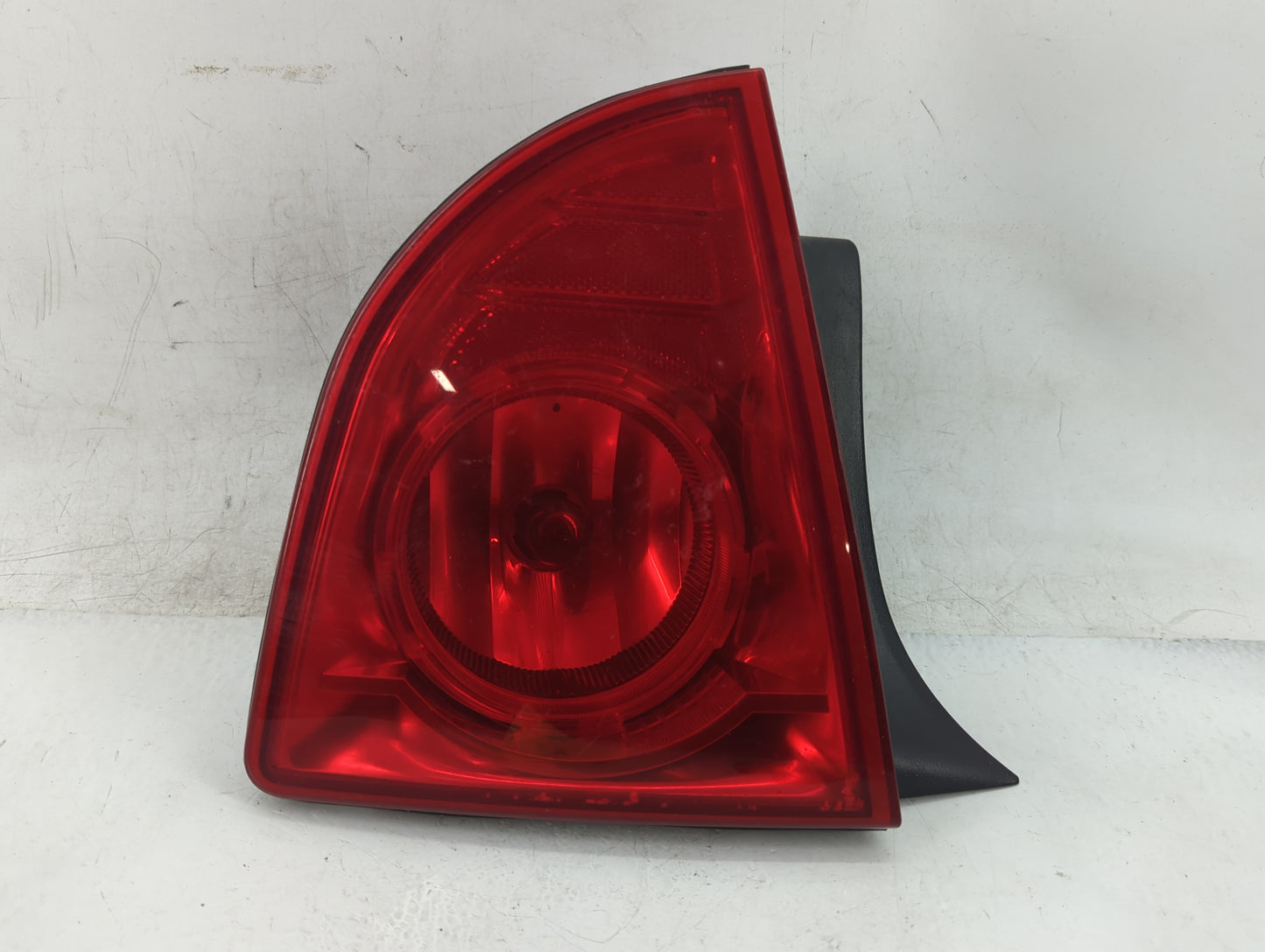 2008-2012 Chevrolet Malibu Tail Light Assembly Driver Left OEM Fits Fits 2008 2009 2010 2011 2012 OEM Used Auto Parts - Oemu