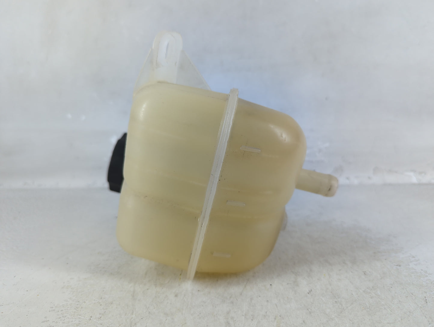 2007 Chevrolet Malibu Radiator Coolant Overflow Expansion Tank Bottle 902731 - Oemusedautoparts1.com