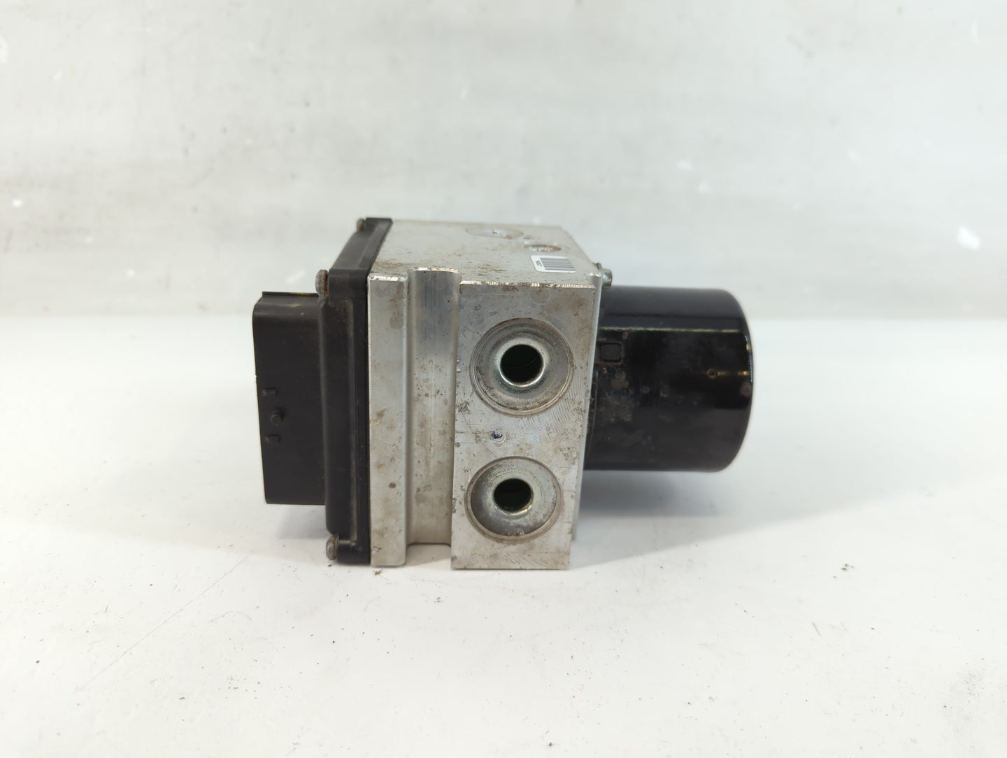 2011 Chevrolet Malibu ABS Pump Control Module Replacement Fits OEM Used Auto Parts - Oemusedautoparts1.com